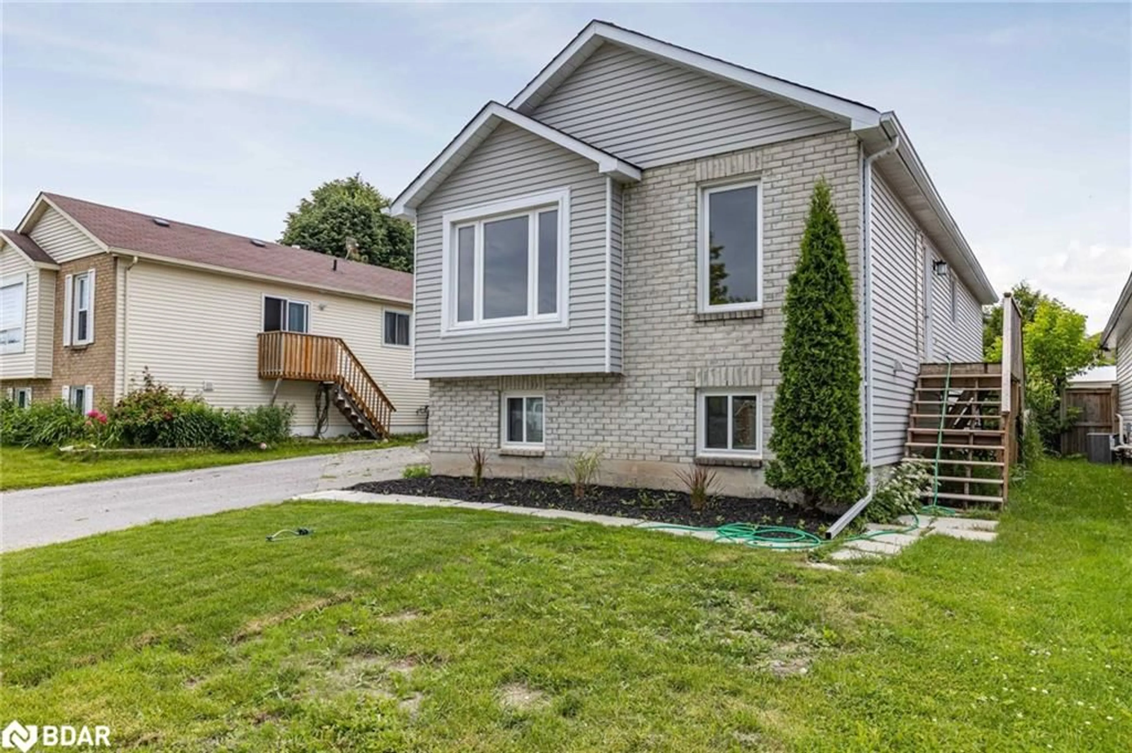 Frontside or backside of a home for 16 Herrell Ave, Barrie Ontario L4N 6T5