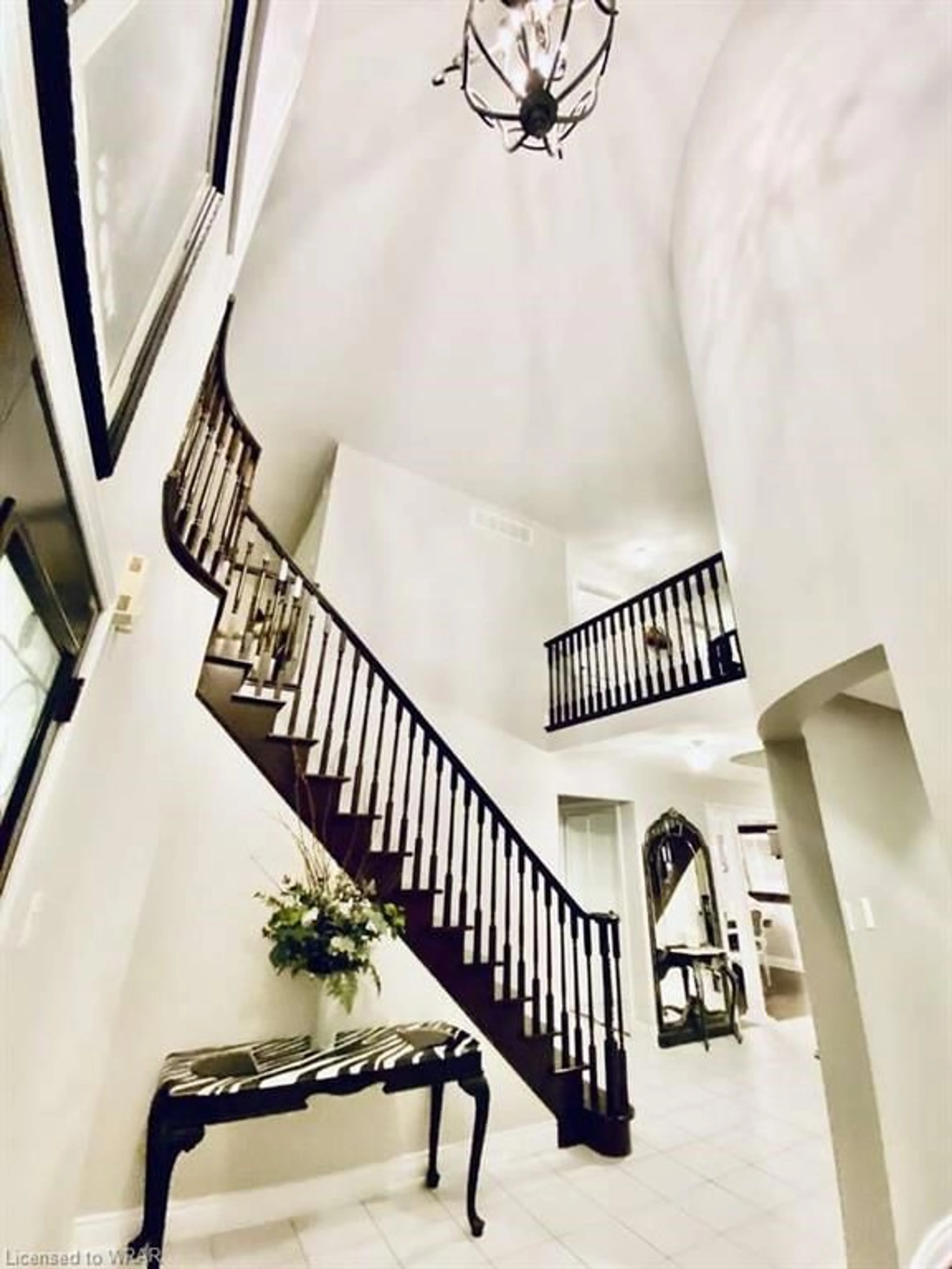 Stairs for 5443 Mcfarren Blvd, Mississauga Ontario L5M 5Y3