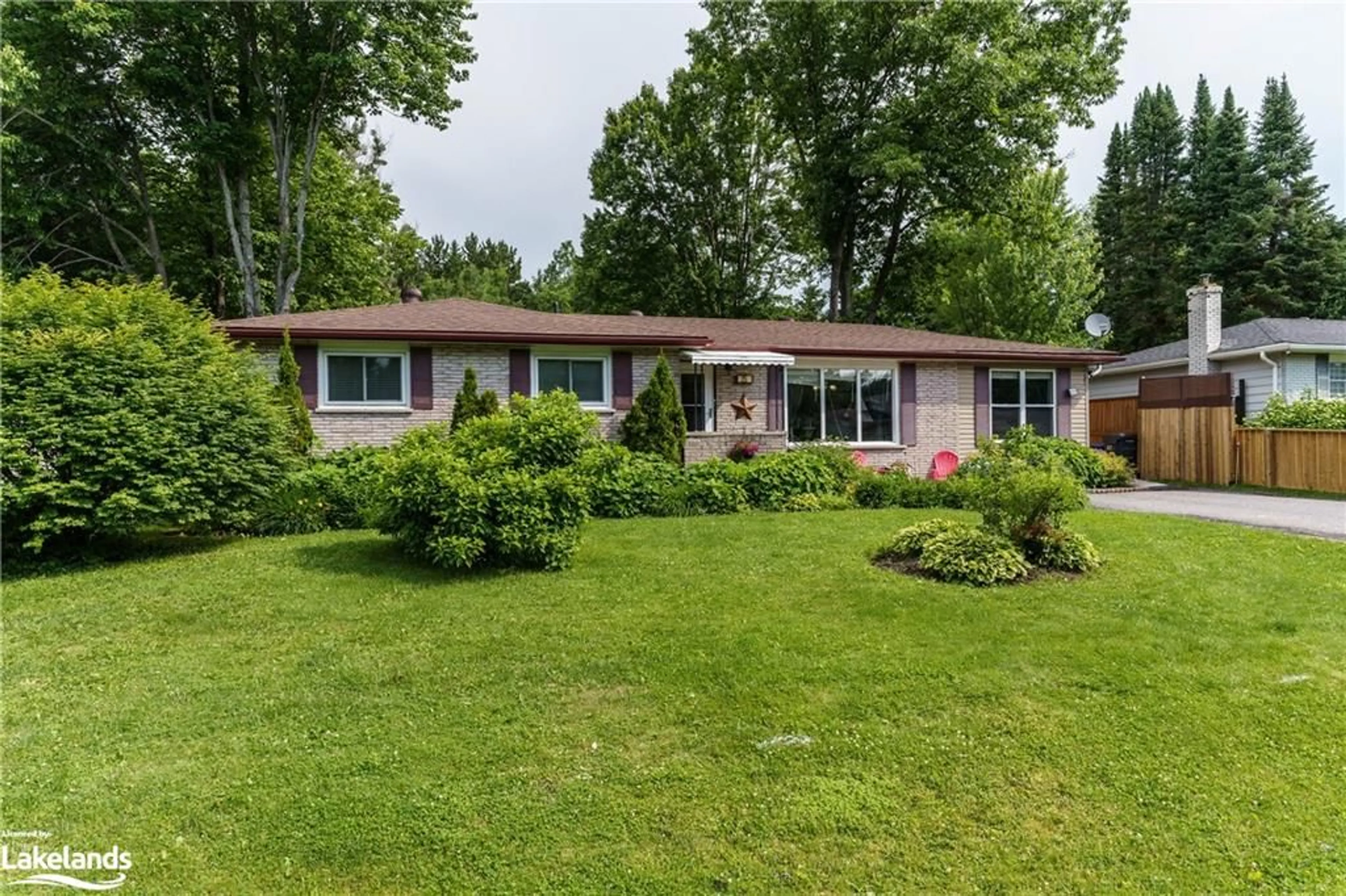 Cottage for 25 Kaye Rd, Bracebridge Ontario P1L 1L1