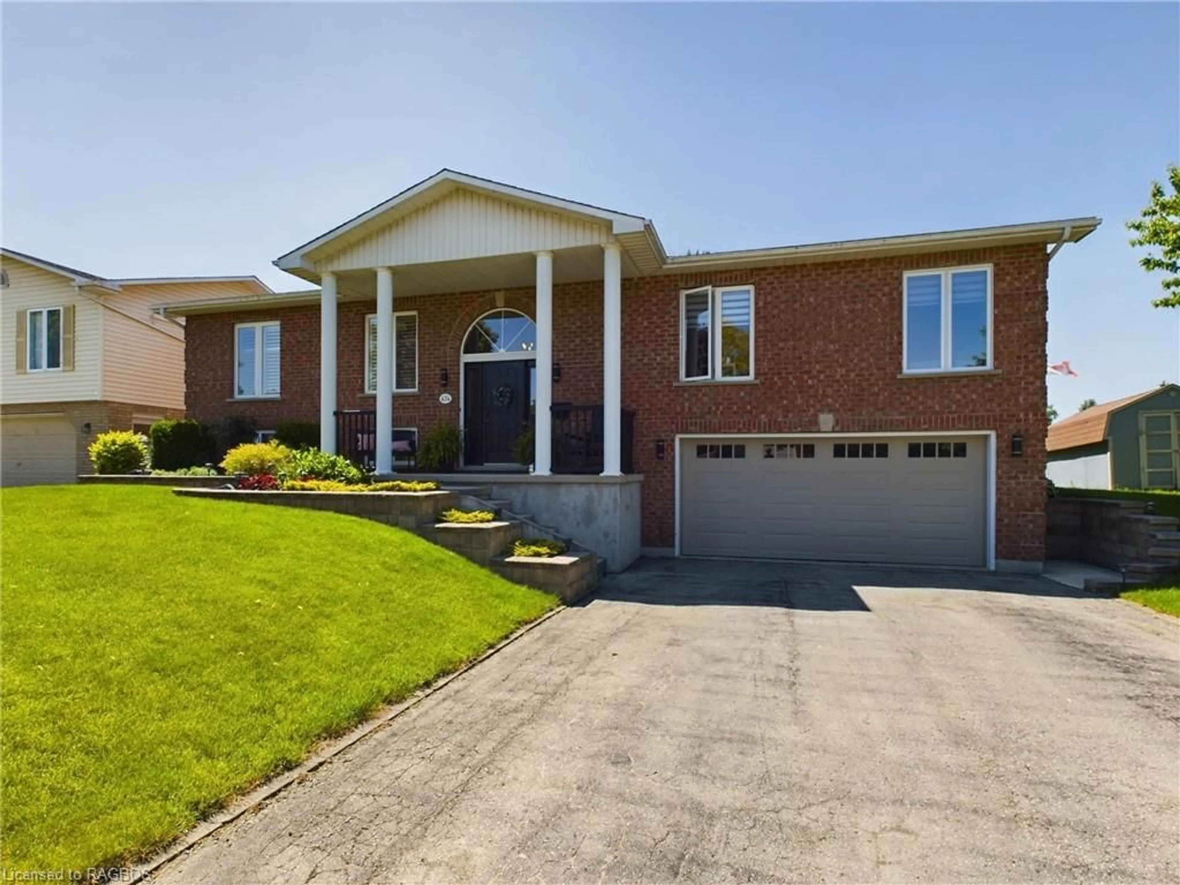 Frontside or backside of a home for 474 Grandview Dr, Wingham Ontario N0G 2W0