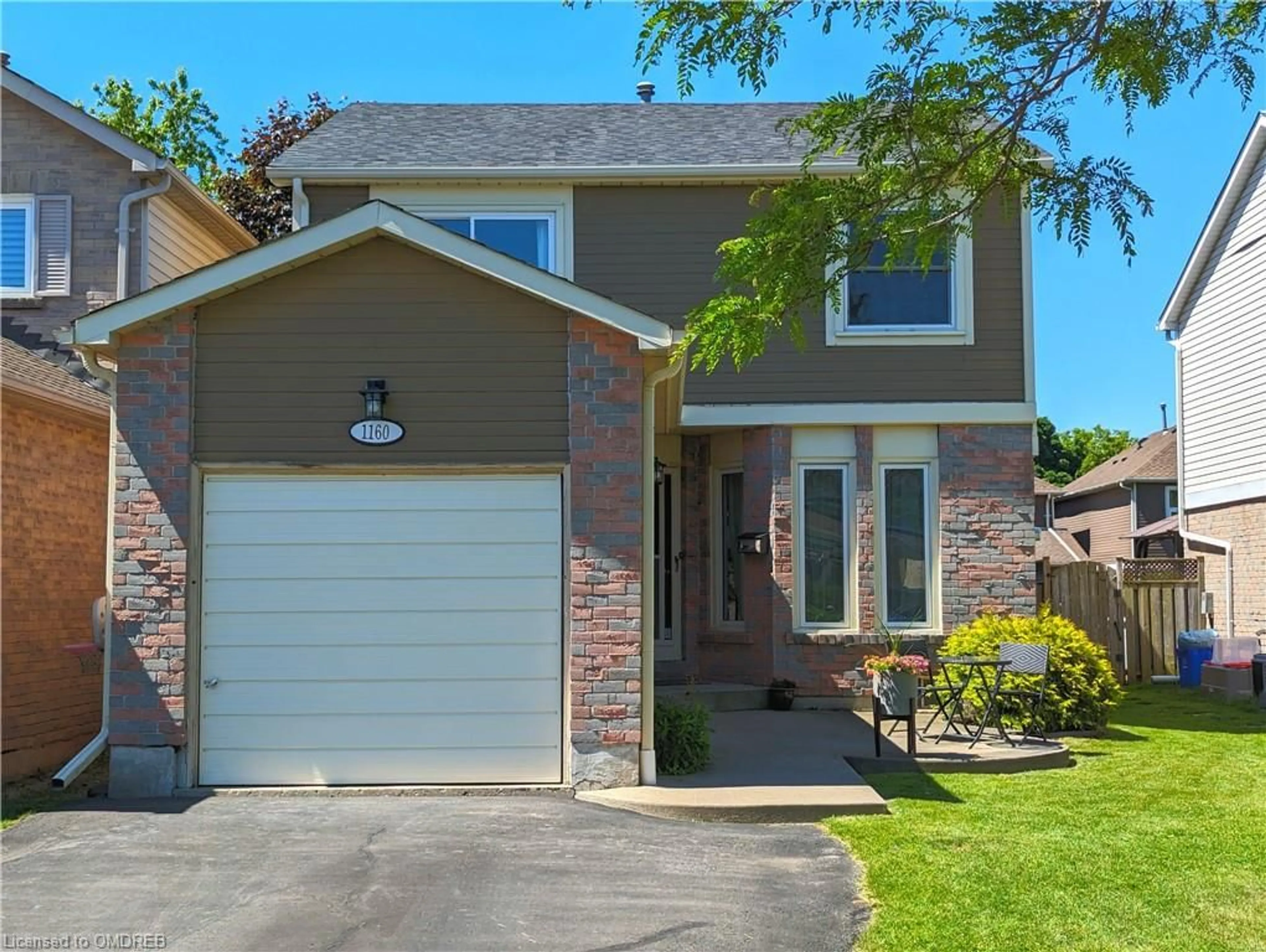 Frontside or backside of a home for 1160 Montgomery Dr, Oakville Ontario L6M 1G1