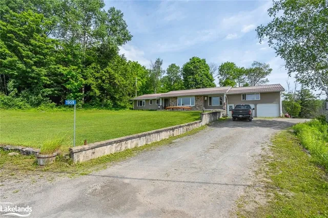 1959 Harburn Rd, Haliburton 2