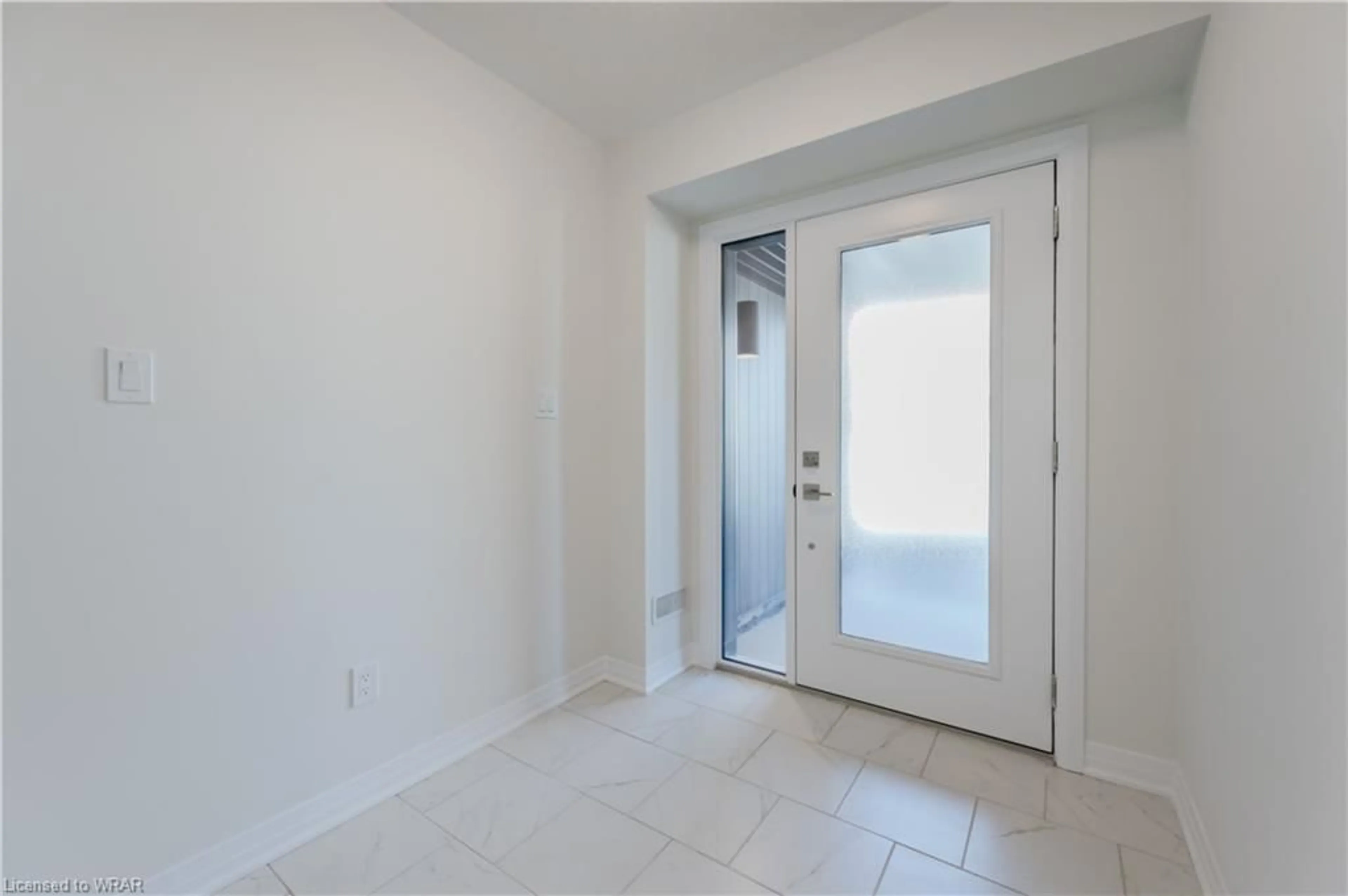 Indoor entryway for 7 Urbane Blvd #J078, Kitchener Ontario N2E 0H8