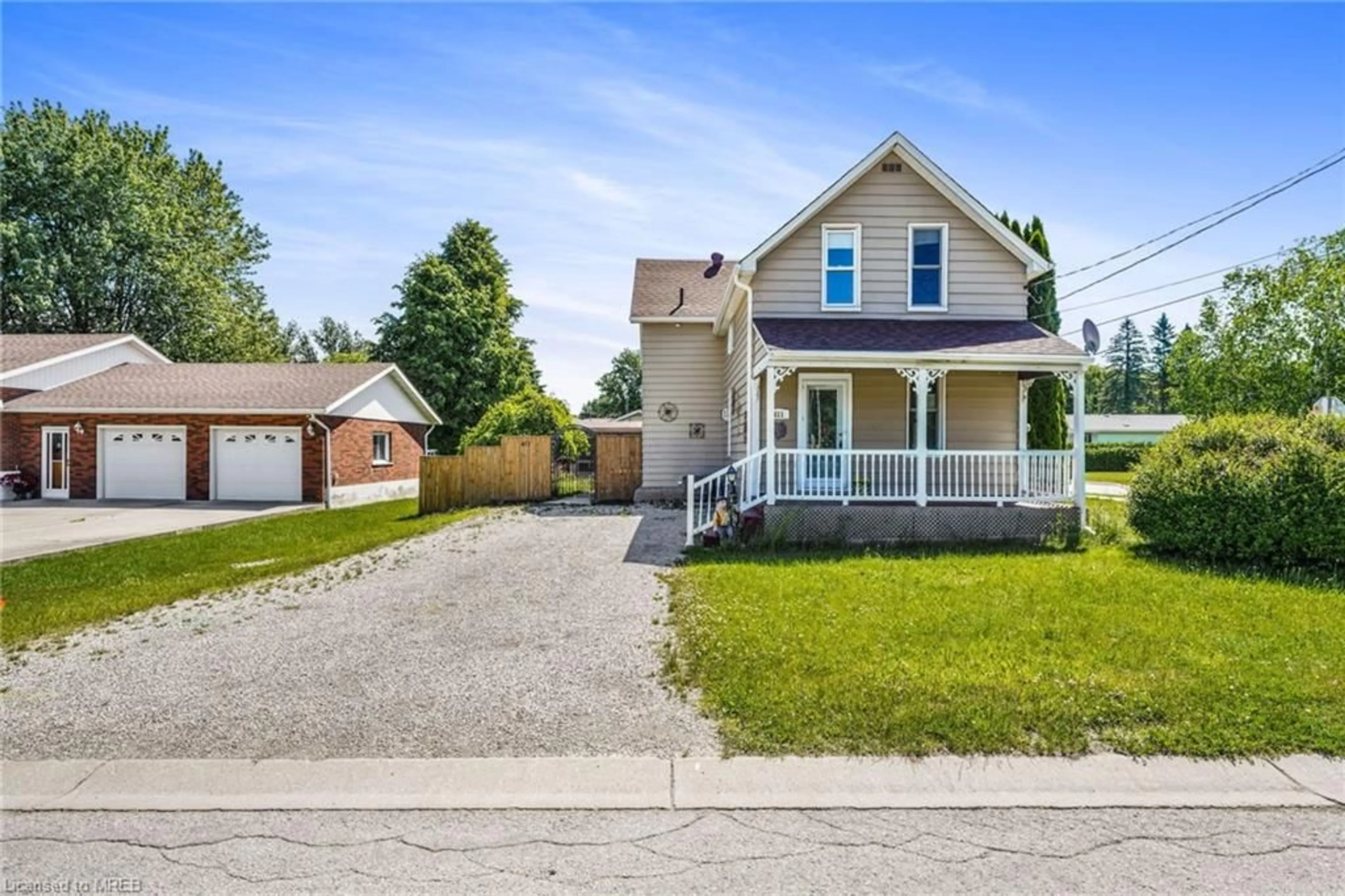 Frontside or backside of a home for 411 Taylor St, Wiarton Ontario N0H 2T0