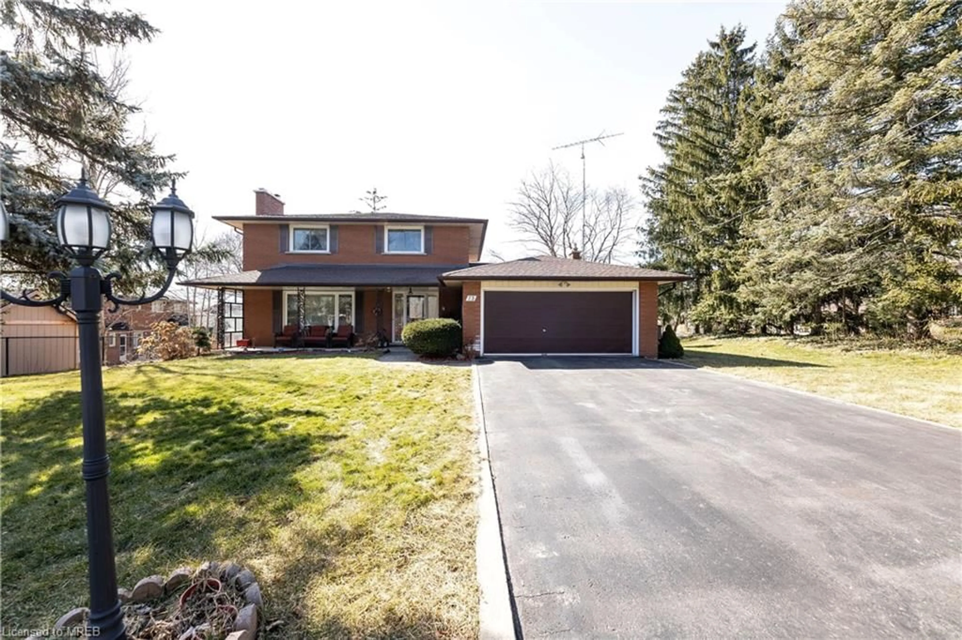 Home with brick exterior material for 73 Thomson Dr, Waterdown Ontario L8B 0G5