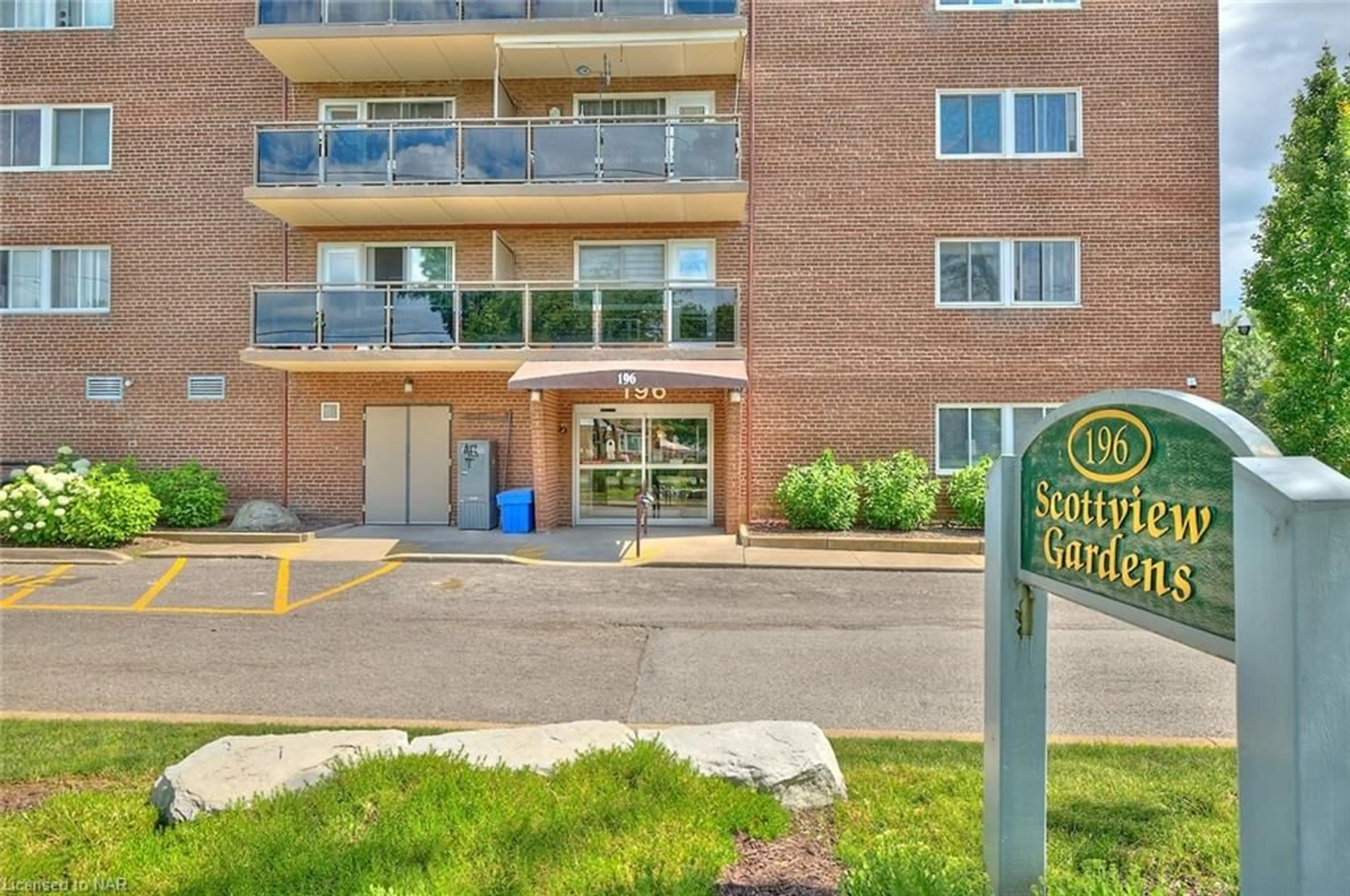 A pic from exterior of the house or condo for 196 Scott St #201, St. Catharines Ontario L2N 5T2