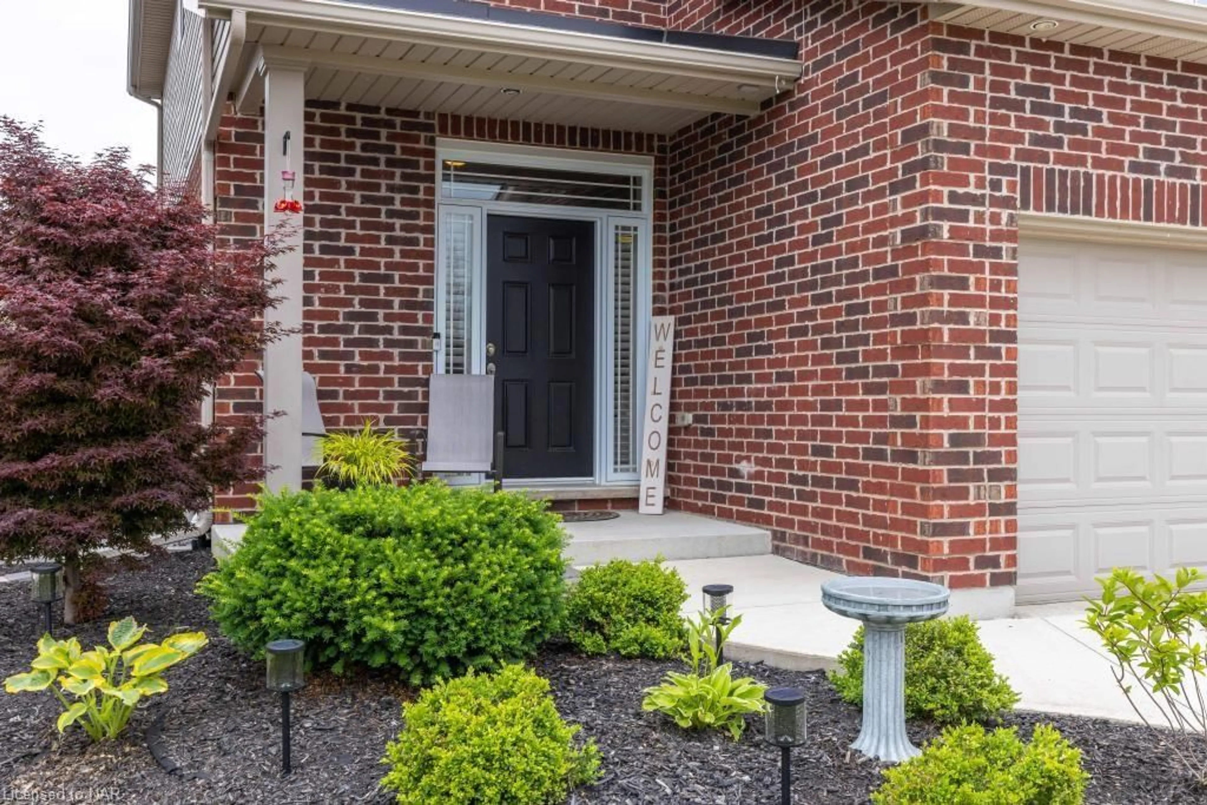 Home with brick exterior material for 6331 Christopher Cres, Niagara Falls Ontario L2H 0B3