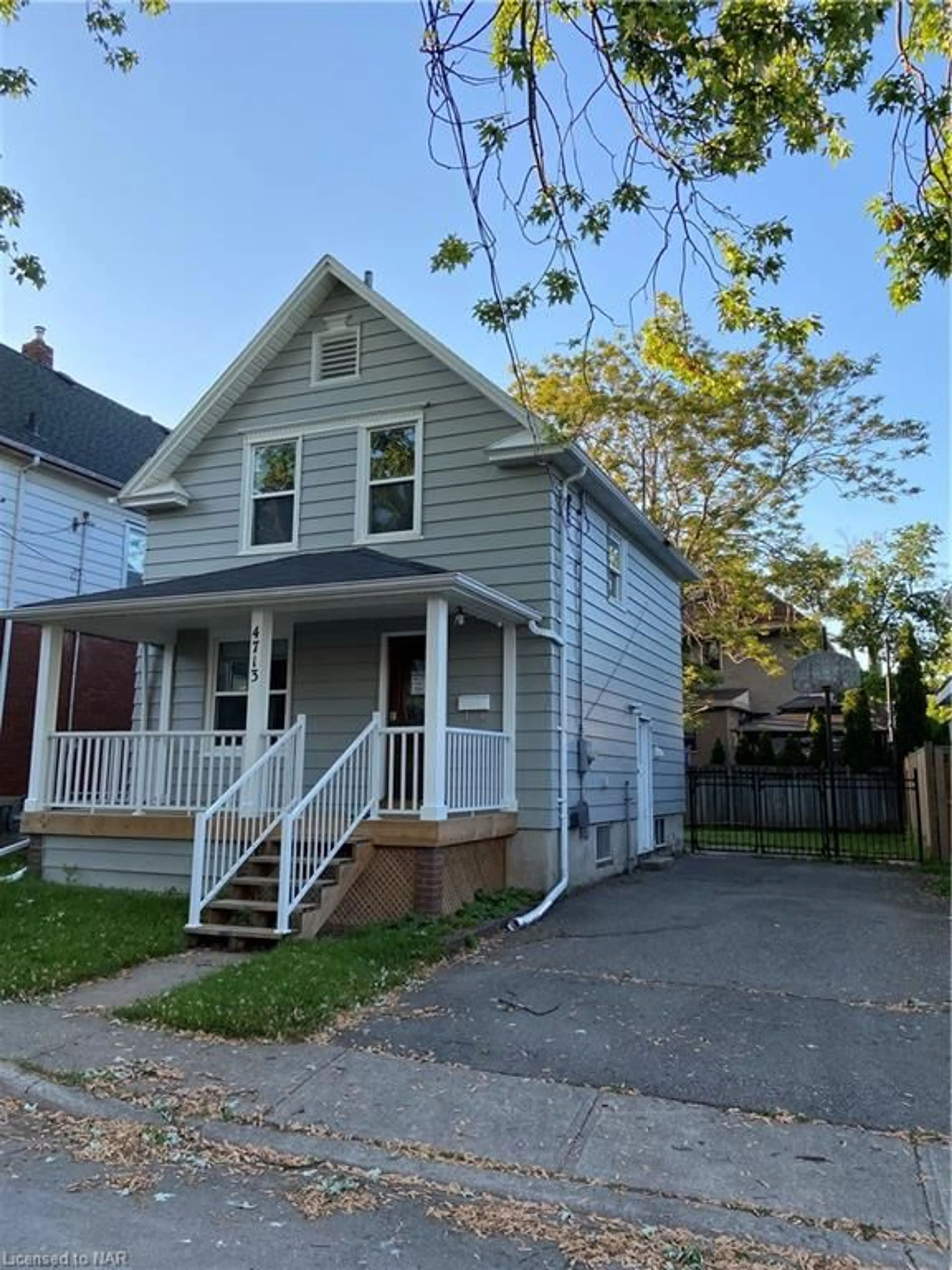 Frontside or backside of a home for 4713 Cookman Cres, Niagara Falls Ontario L2E 1C1