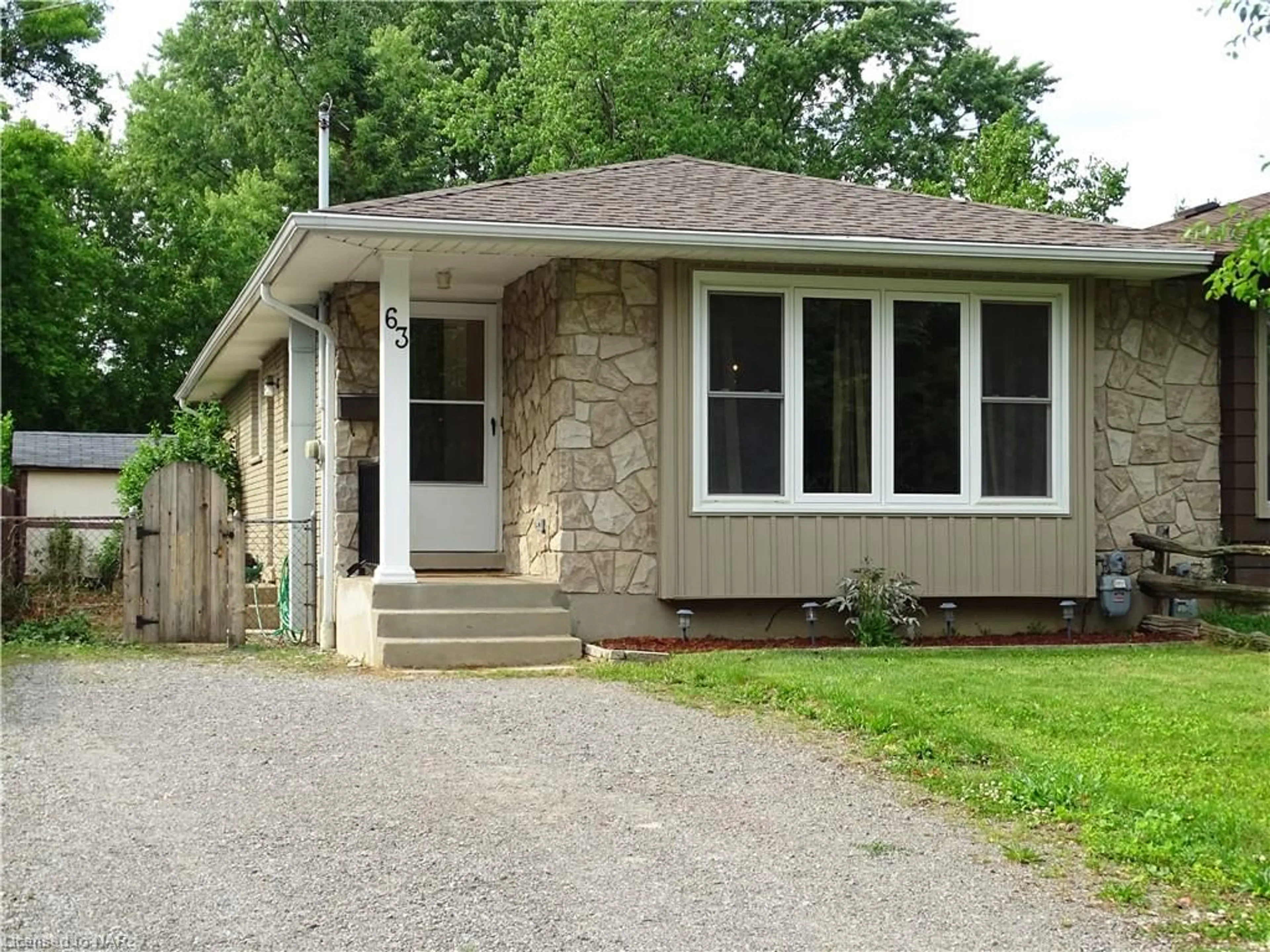 Frontside or backside of a home for 63 Louis Ave, St. Catharines Ontario L2M 2N4