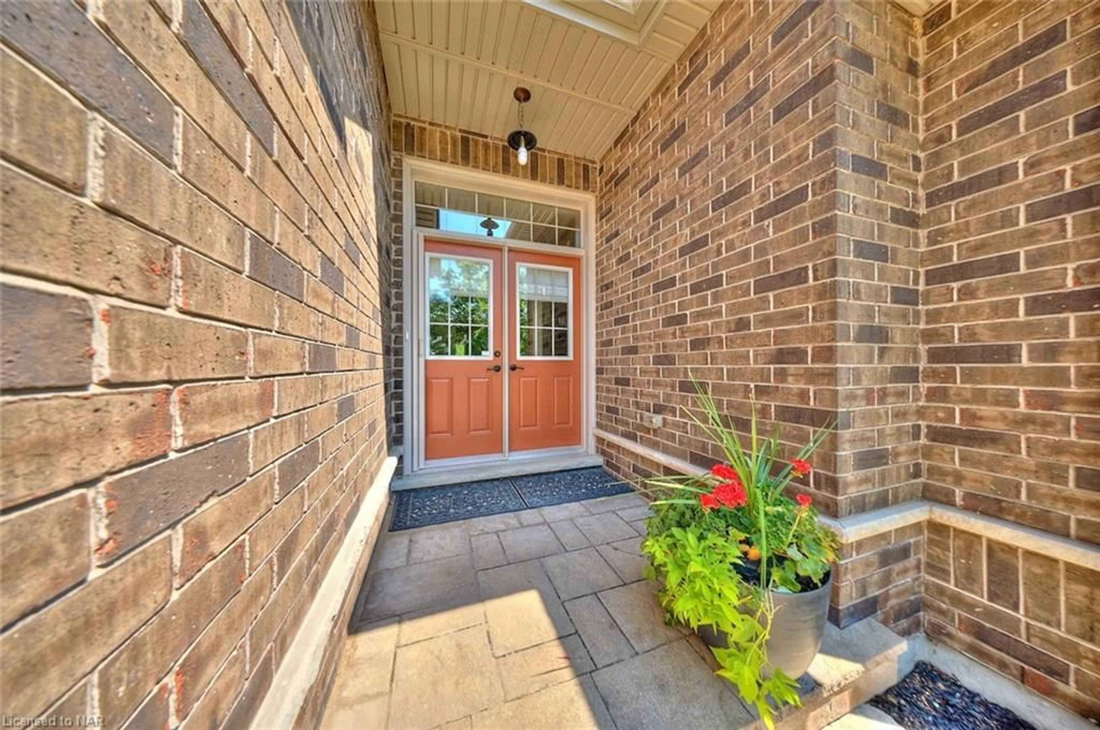 Indoor entryway for 10 Tulip Tree Rd, Niagara-on-the-Lake Ontario L0S 1J1