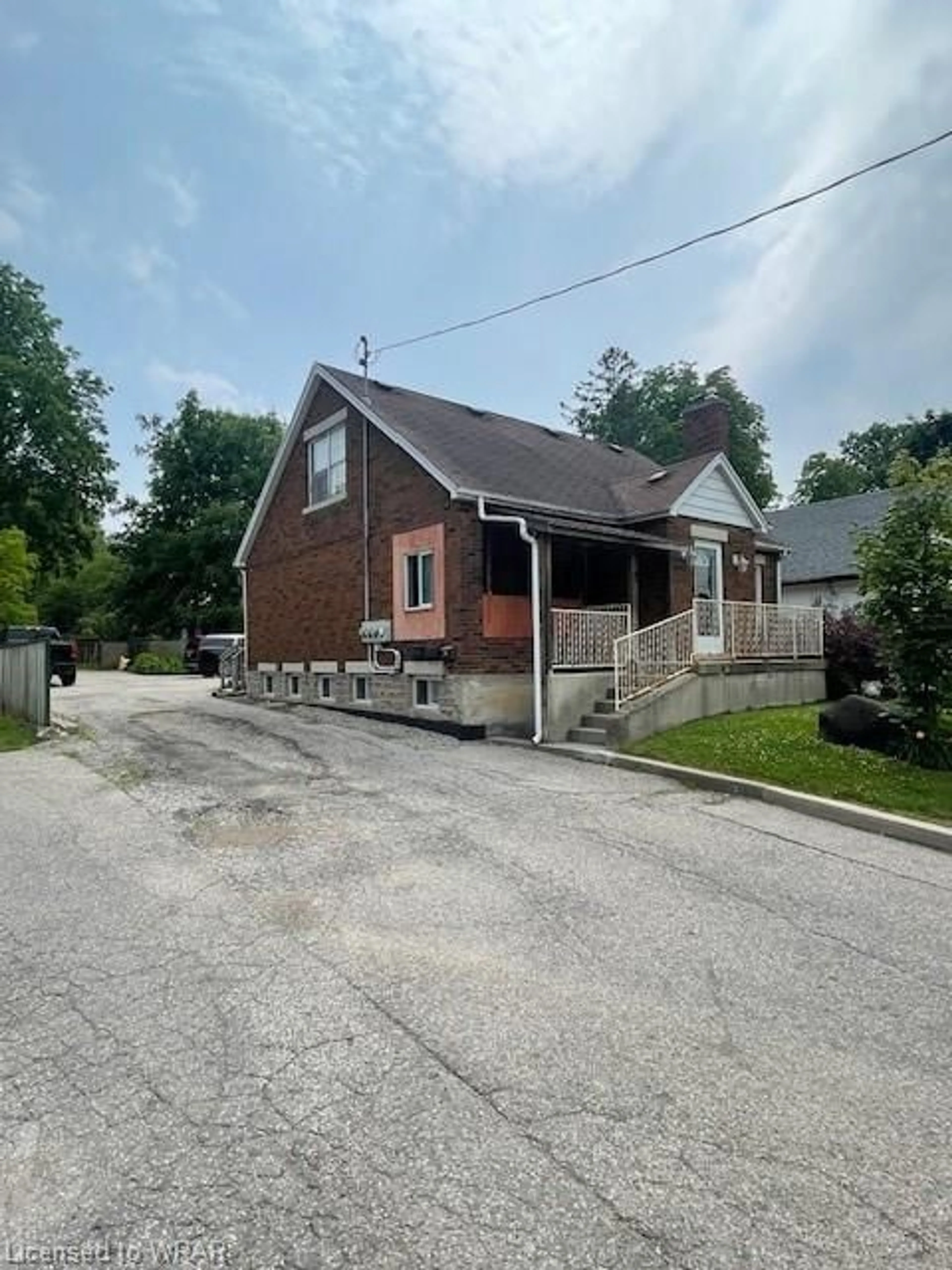 Frontside or backside of a home for 137 Concession St, Cambridge Ontario N1R 2H5