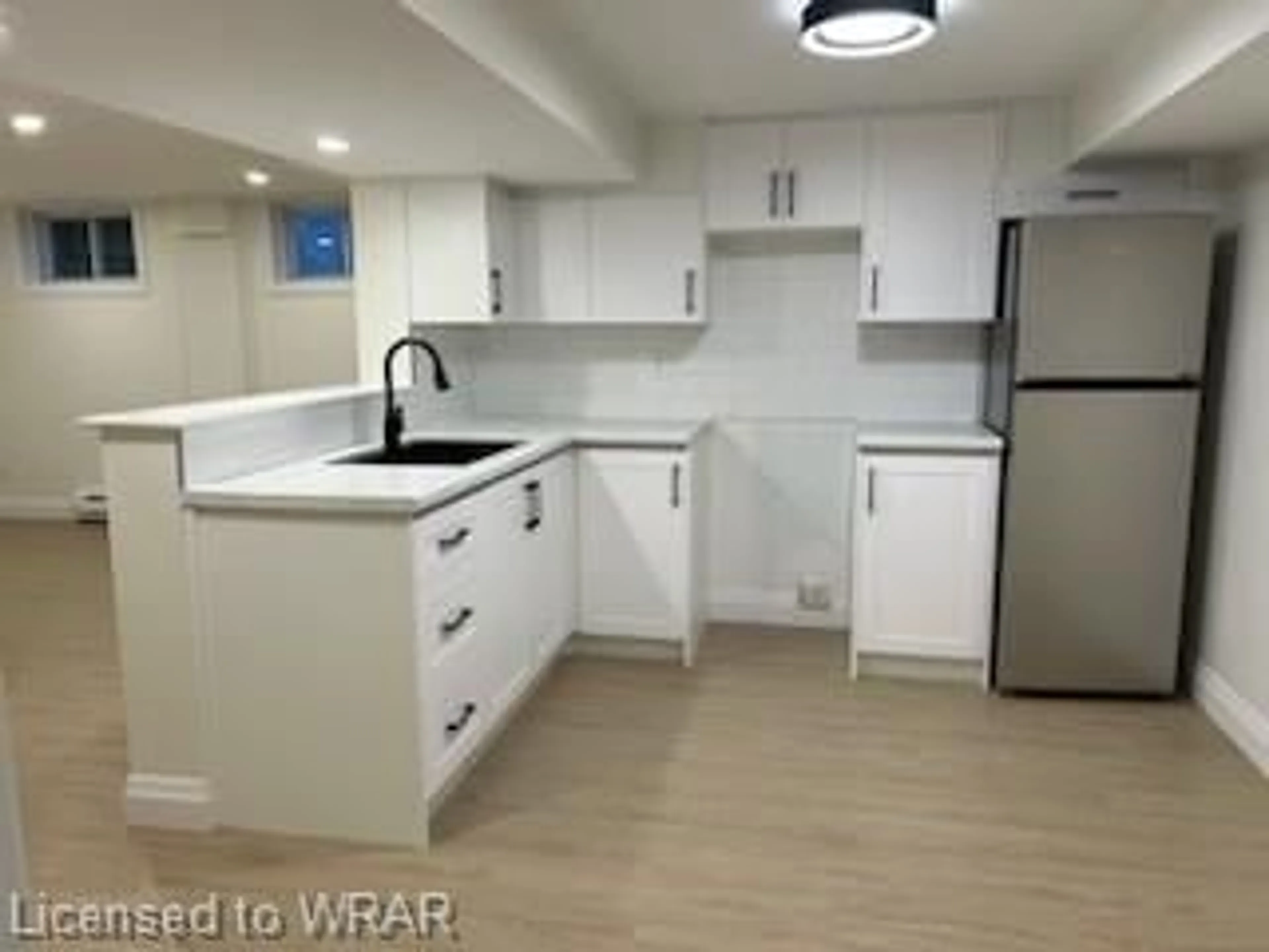 Standard kitchen for 137 Concession St, Cambridge Ontario N1R 2H5
