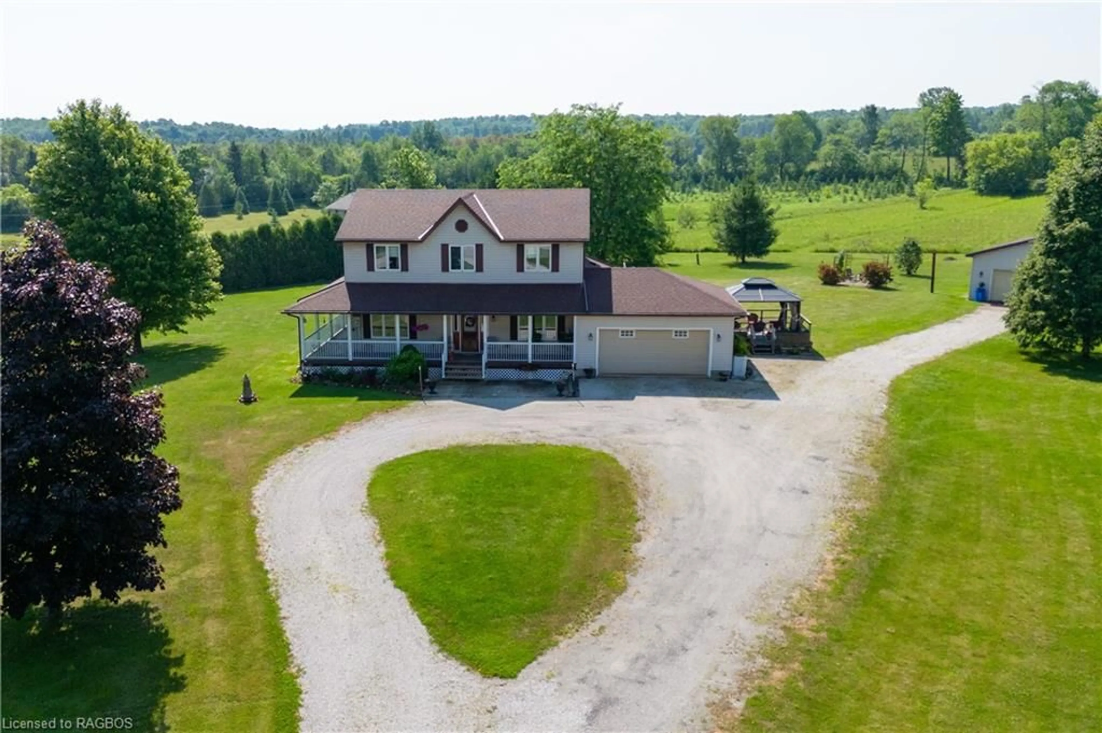 Outside view for 703030 Walker Sideroad, Chatsworth Ontario N0H 1G0