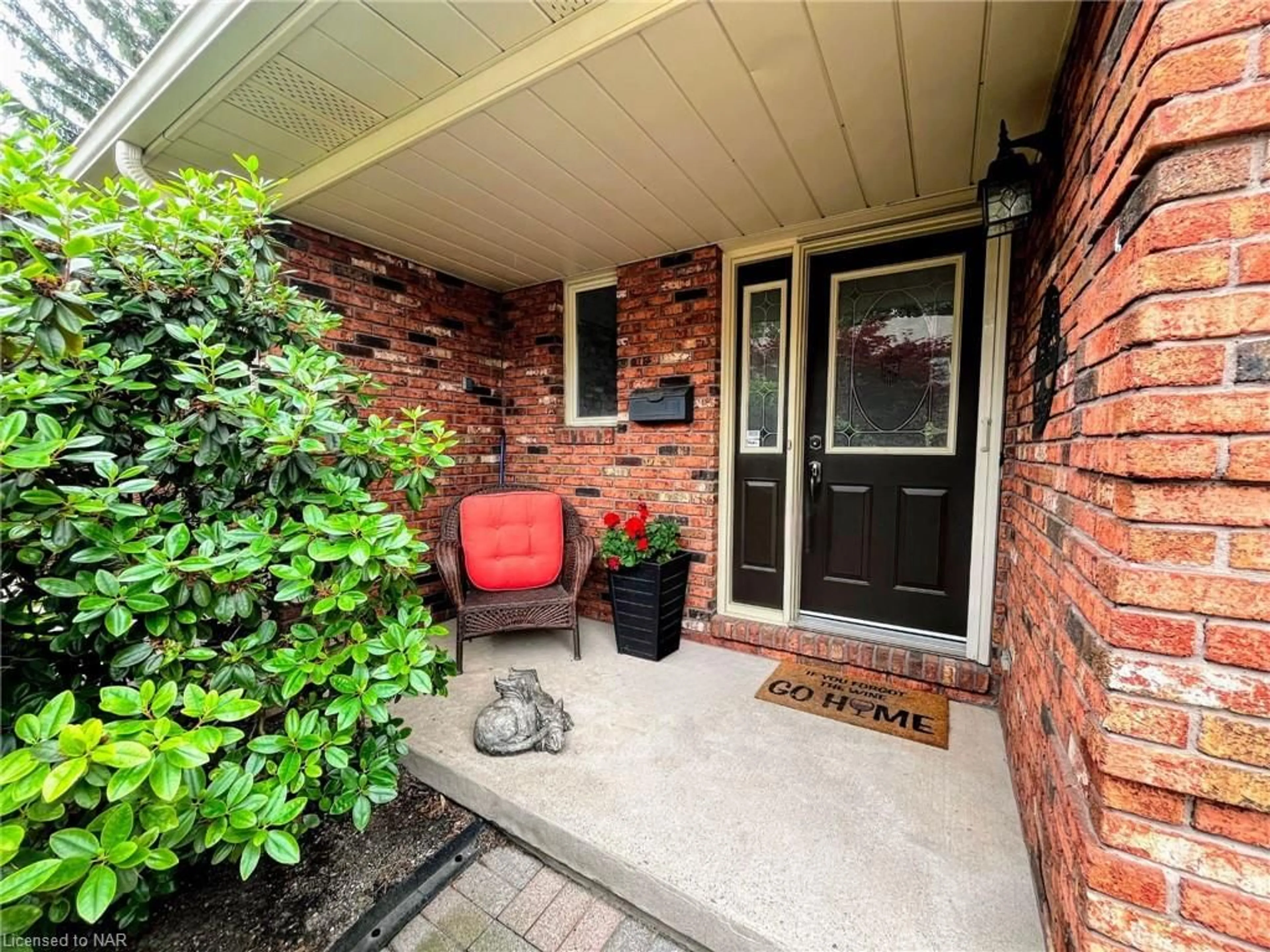 Indoor entryway for 1616 Pelham St #3, Fonthill Ontario L0S 1E5