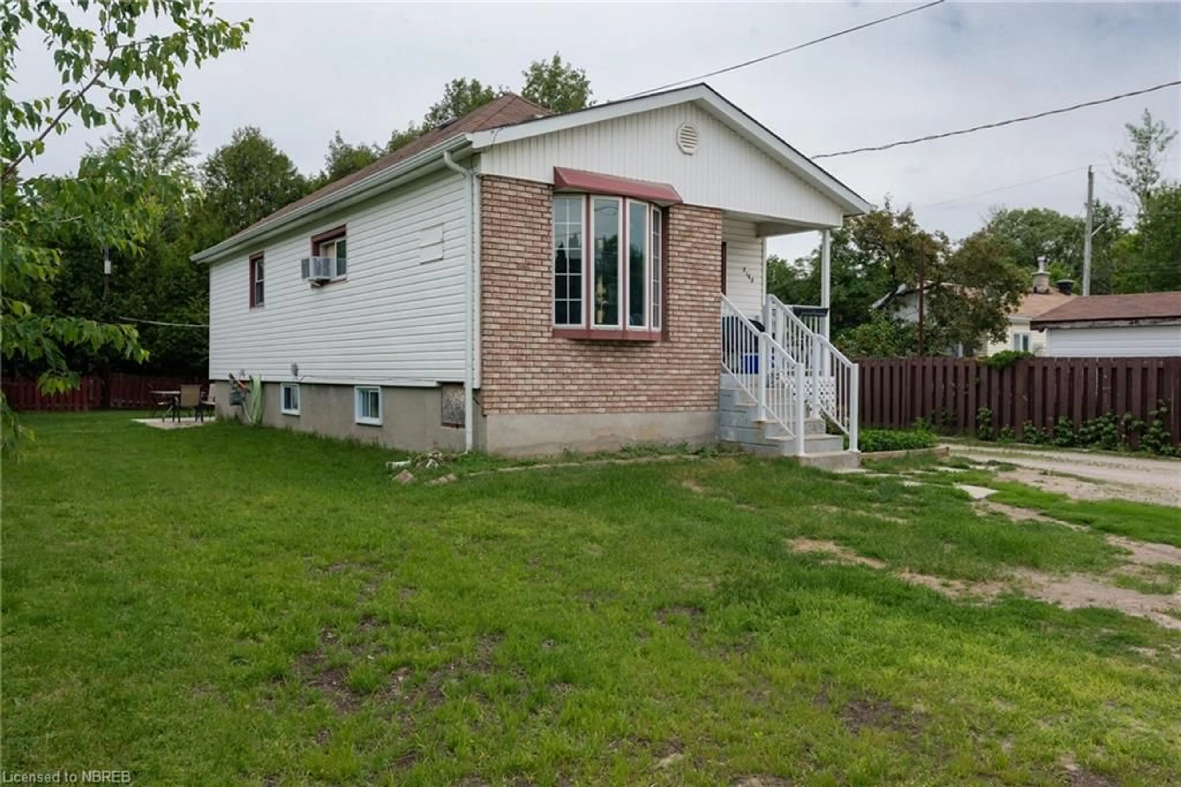 Frontside or backside of a home for 2168 Pearson St, North Bay Ontario P1B 6V3