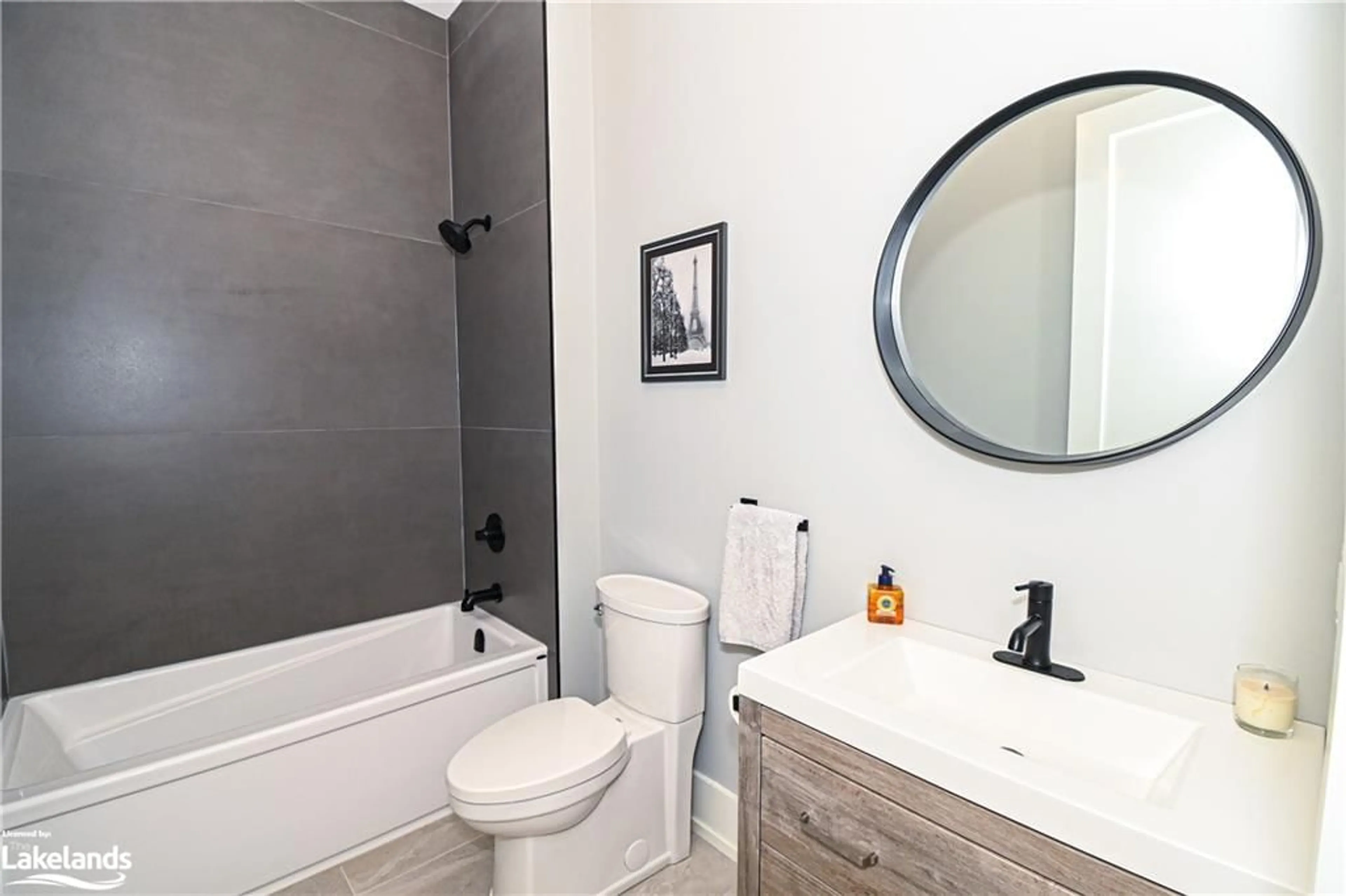 Bathroom for 25 Sorensen Crt #5, Niagara-on-the-Lake Ontario L0S 1J0