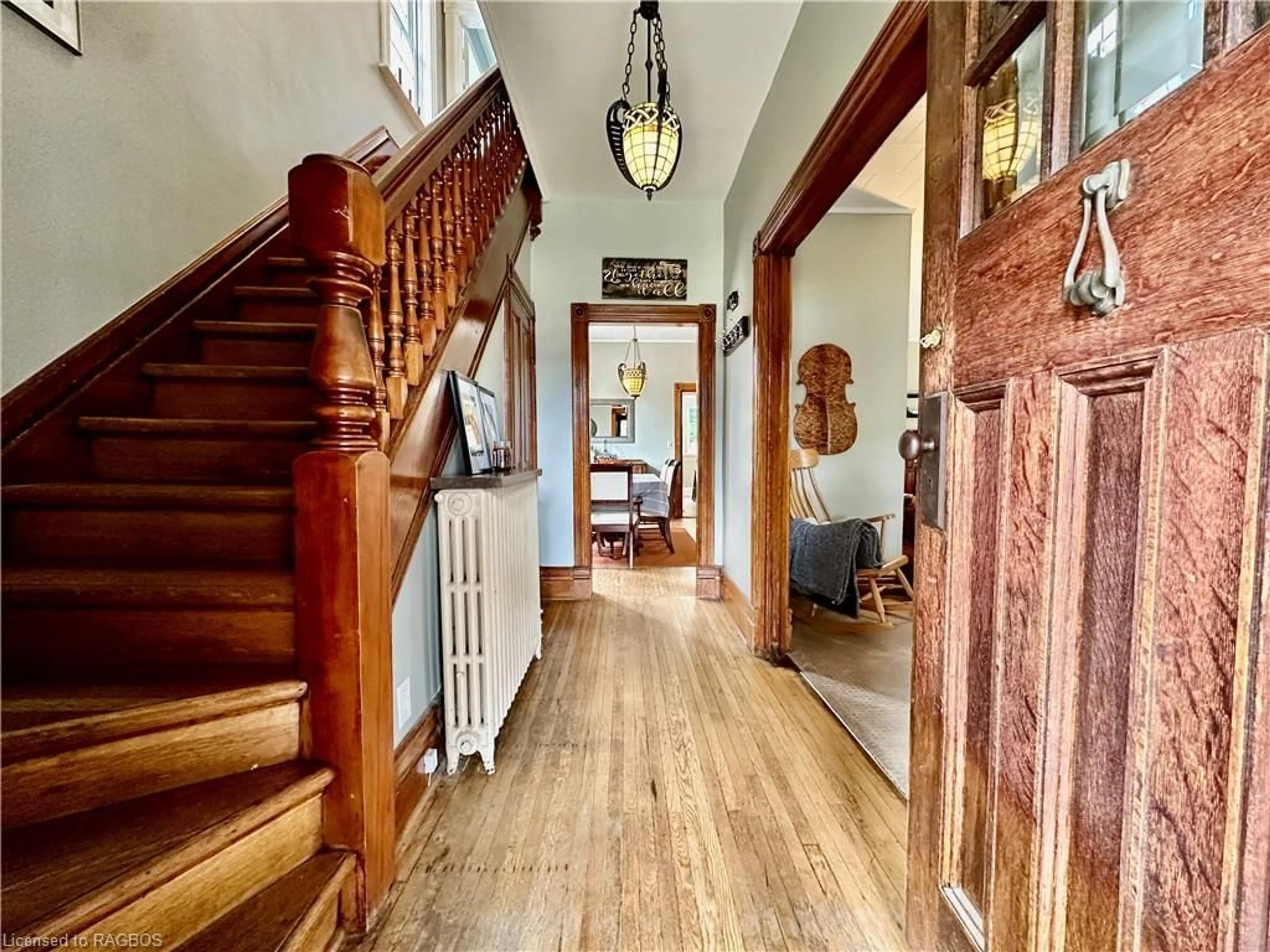 Indoor foyer, wood floors for 506 9th Ave, Hanover Ontario N4N 2M3