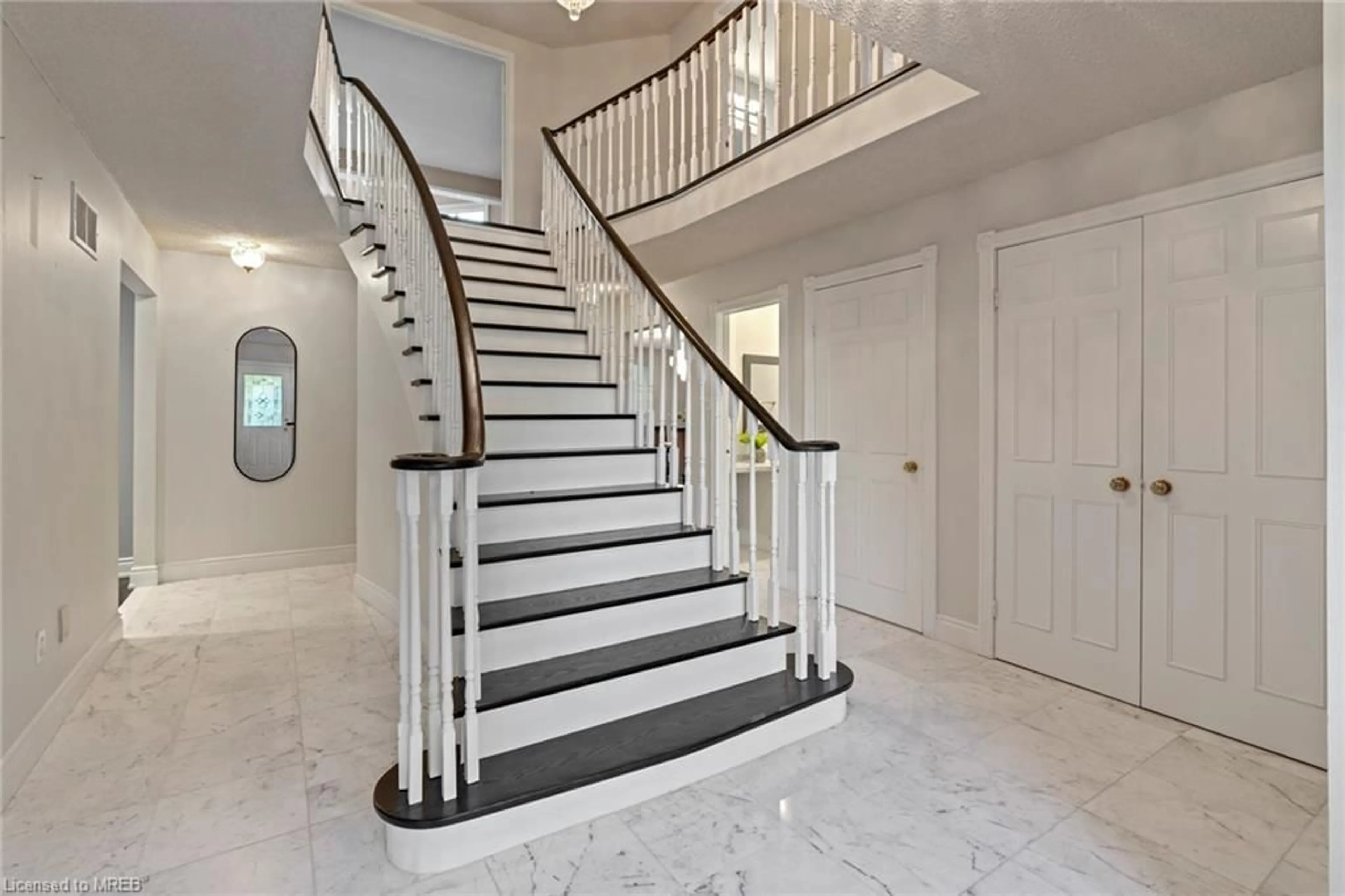 Stairs for 6484 Miller's Grove, Mississauga Ontario L5N 3E6