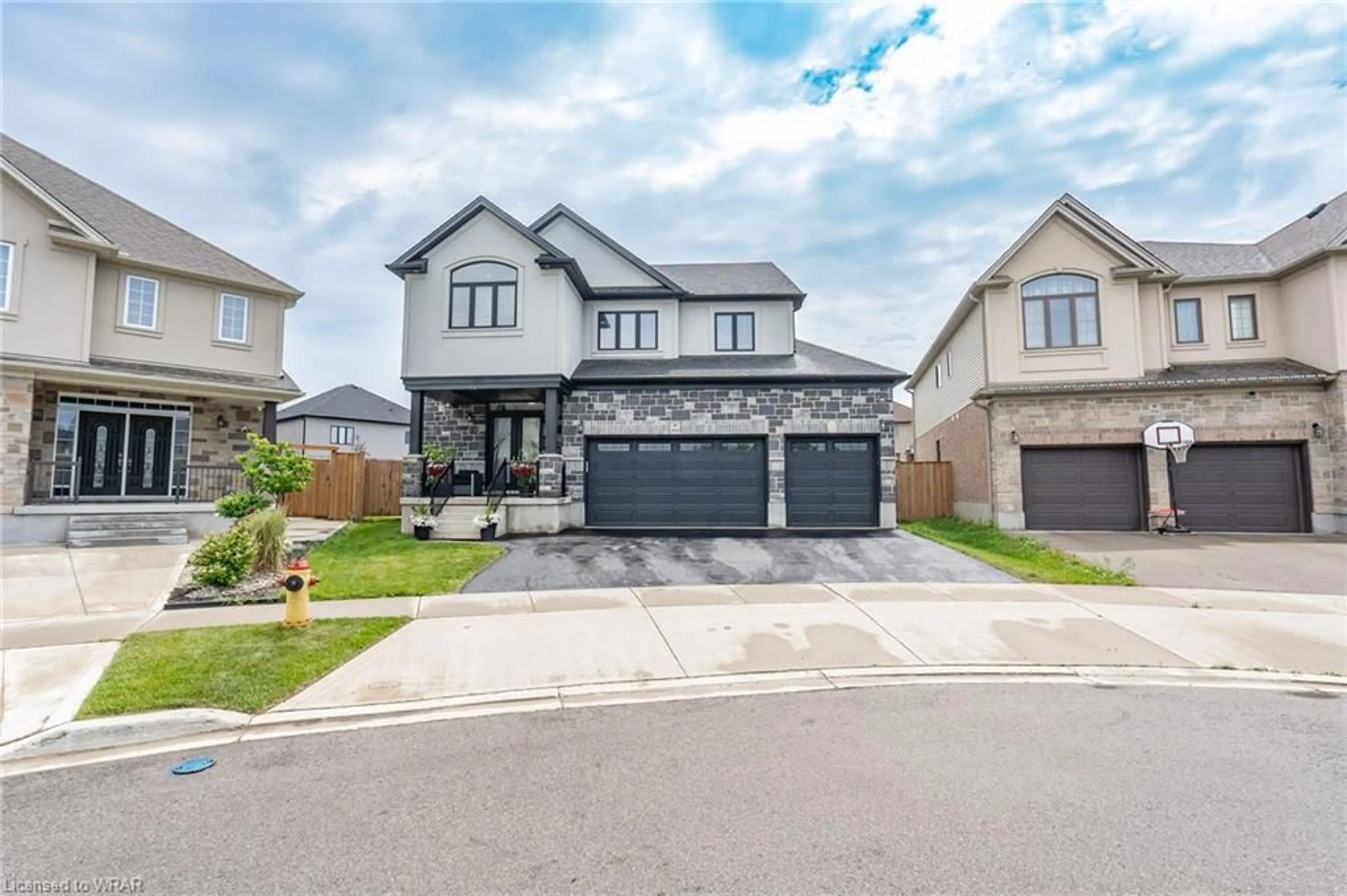 Frontside or backside of a home for 920 River Ridge Crt, Kitchener Ontario N2A 0H2