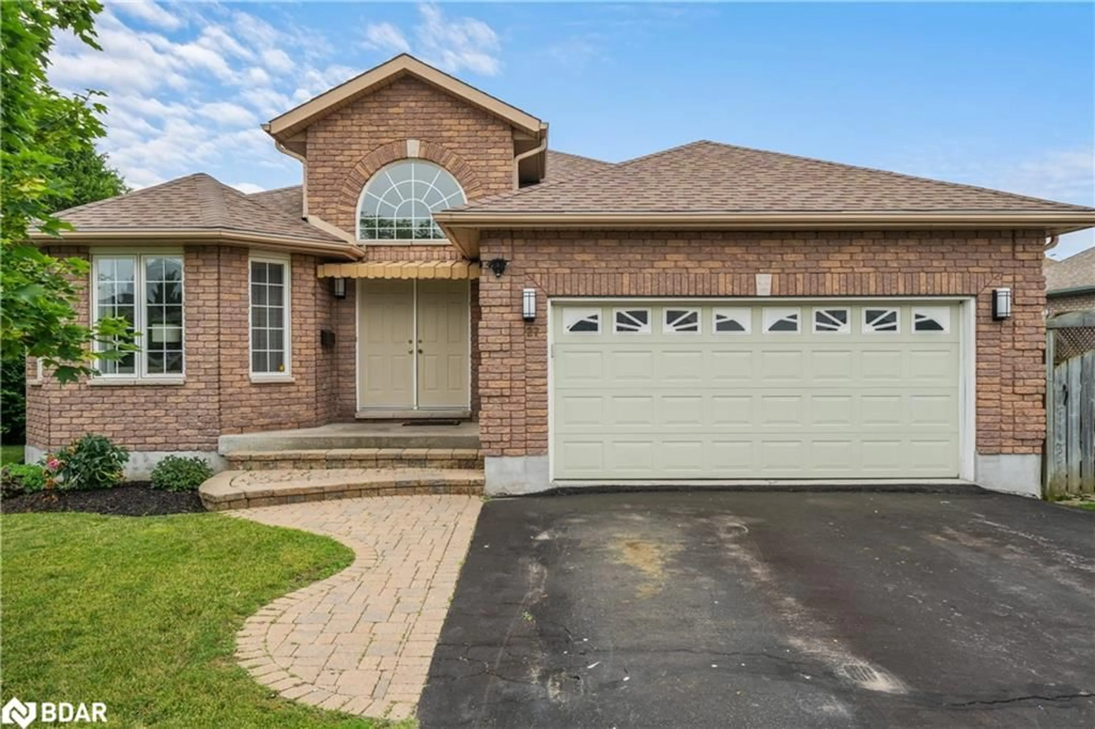 Home with brick exterior material for 27 Stone Bridge Crt, Belleville Ontario K8P 5K5