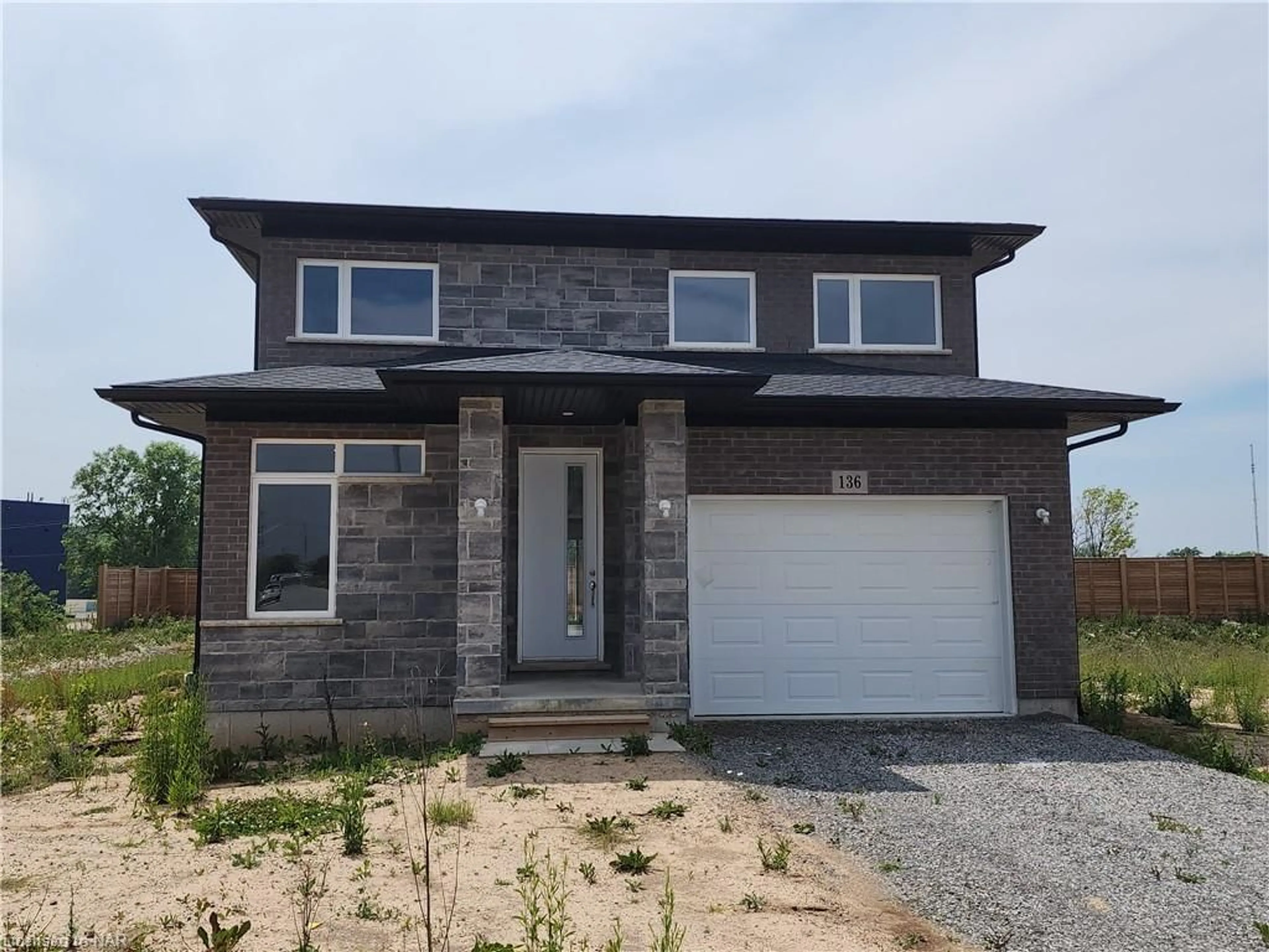 Frontside or backside of a home for 136 Hodgkins Ave, Thorold Ontario L2V 1M1