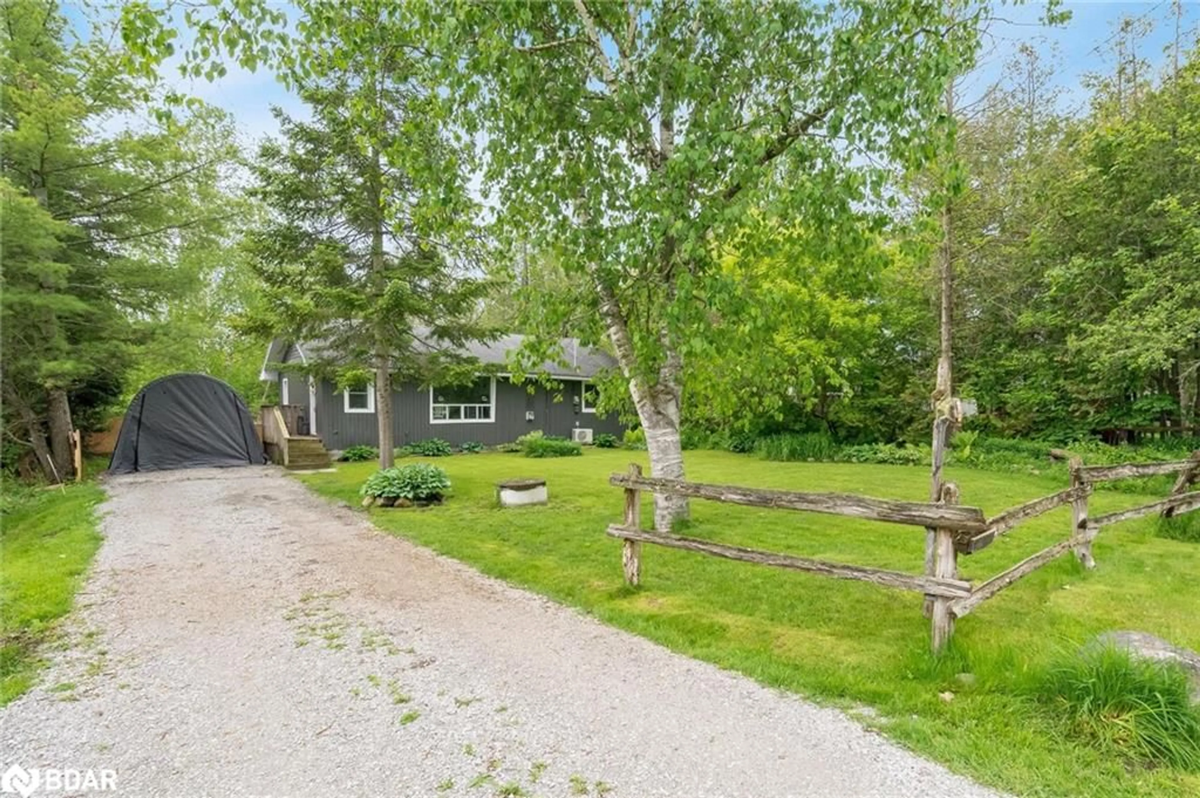 Cottage for 483 Mapleview Dr, Innisfil Ontario L4M 4S4