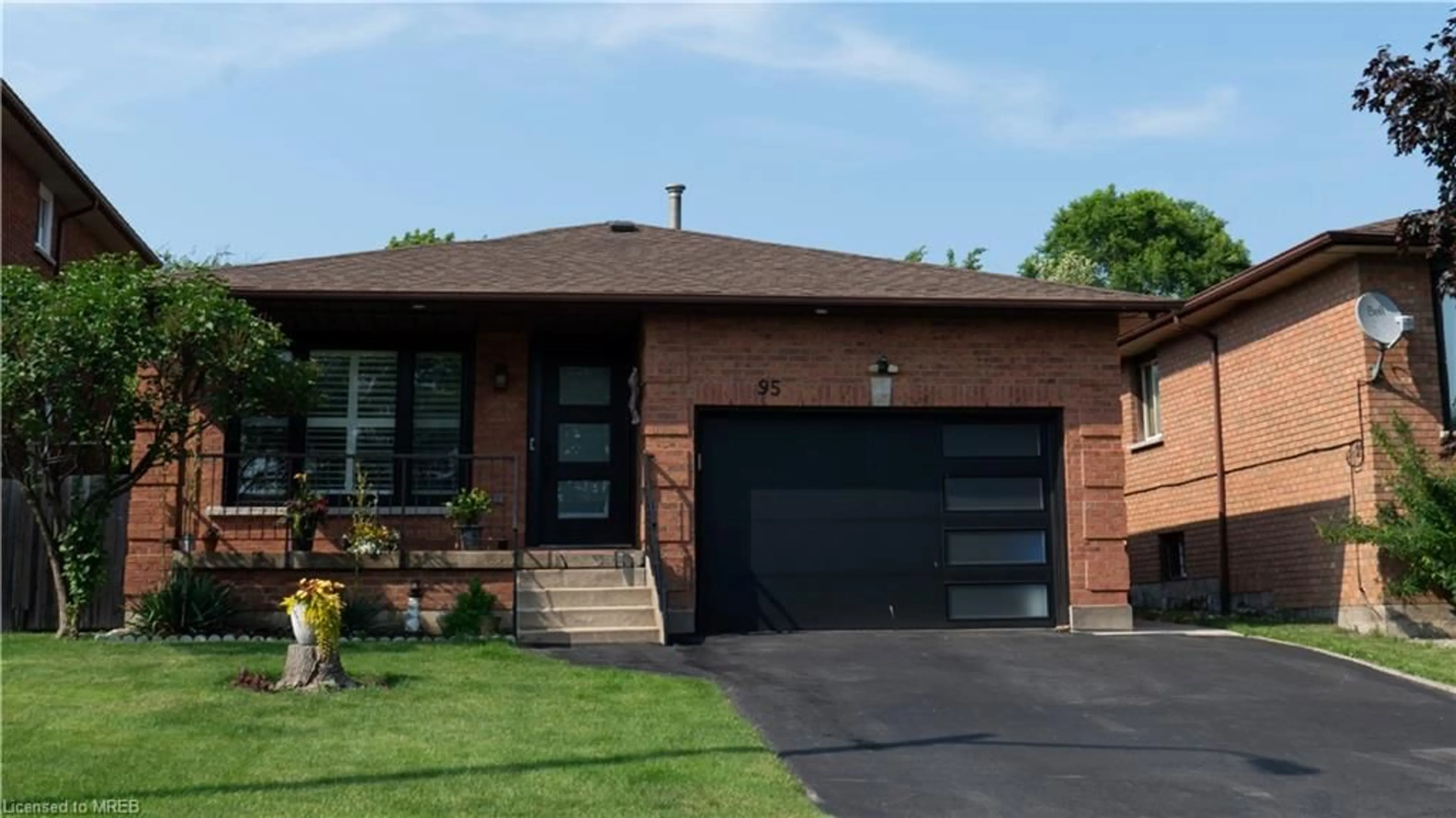 Home with brick exterior material for 95 Legget Dr, Hamilton Ontario L8W 2A5