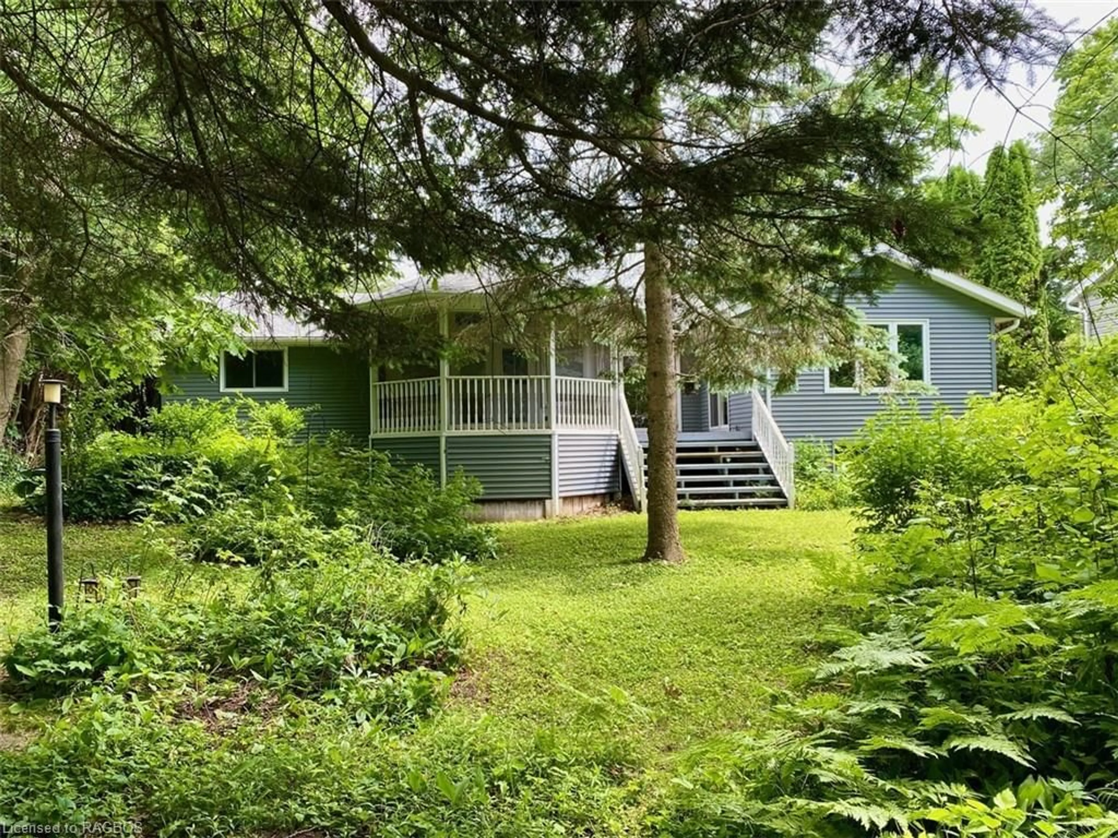 Cottage for 240 Tyendinaga Dr, Southampton Ontario N0H 2L0