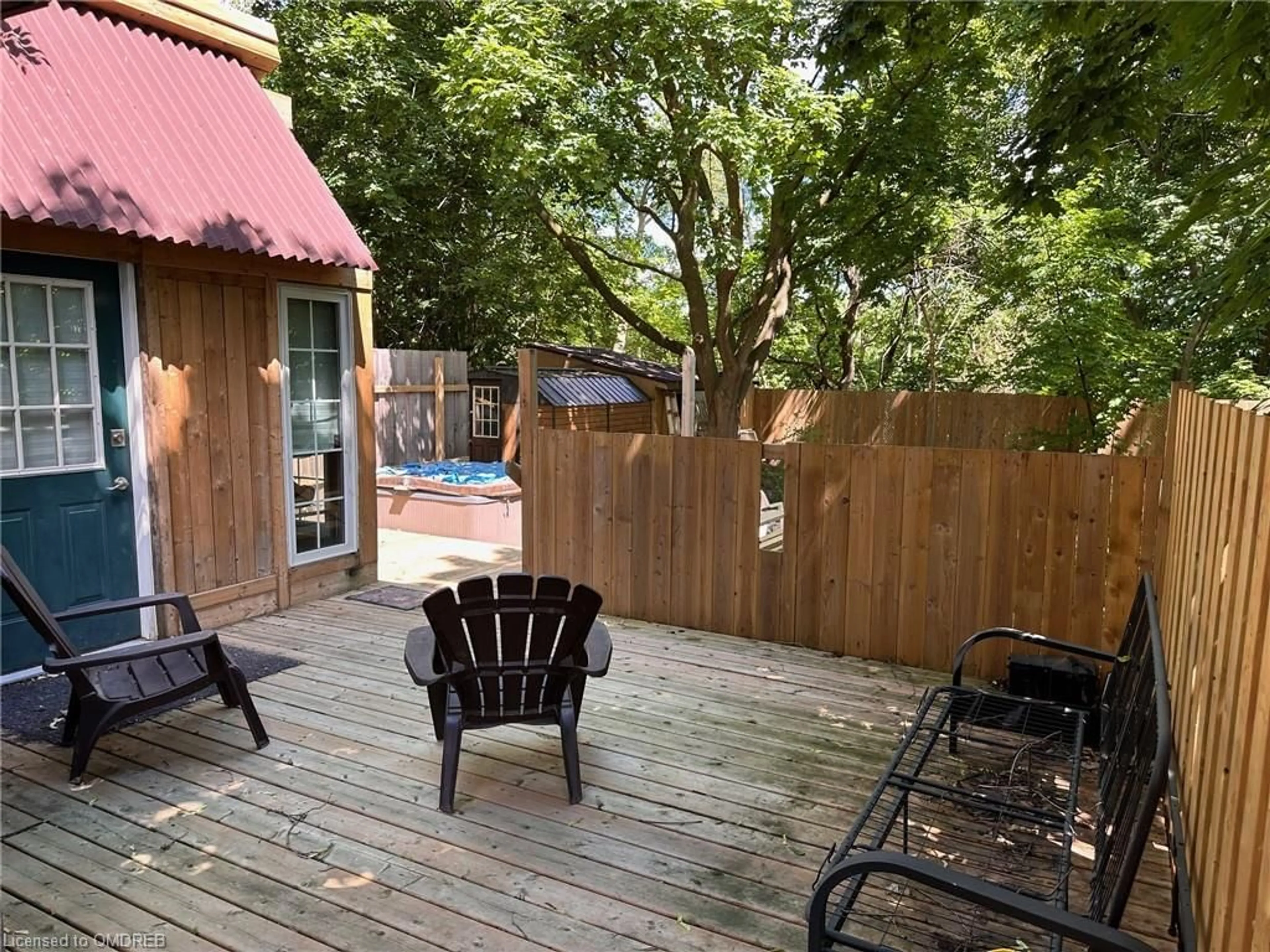 Patio for 165 Sydenham St, Brantford Ontario N3R 3Z1