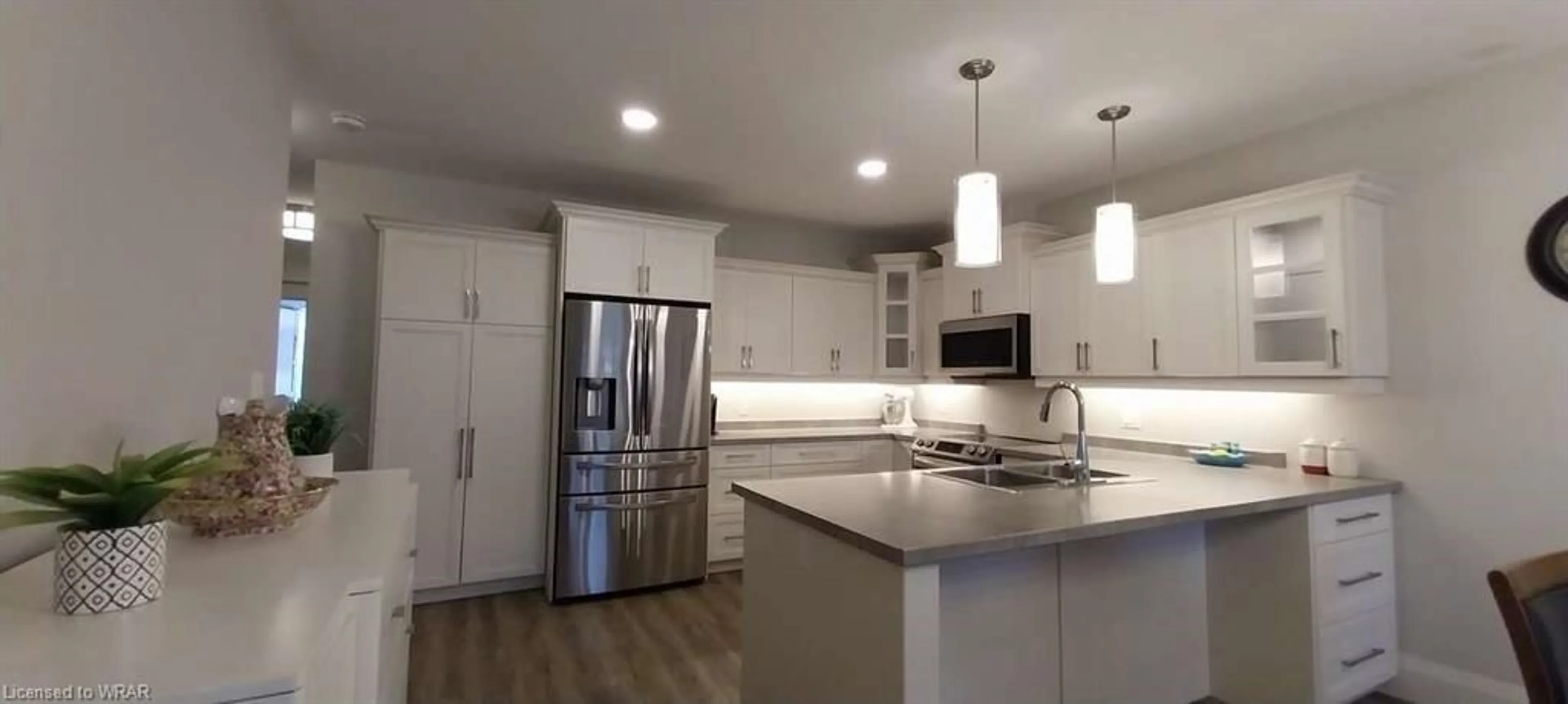 Contemporary kitchen for 11 Cardinal Crt, Brighton Ontario K0K 1H0