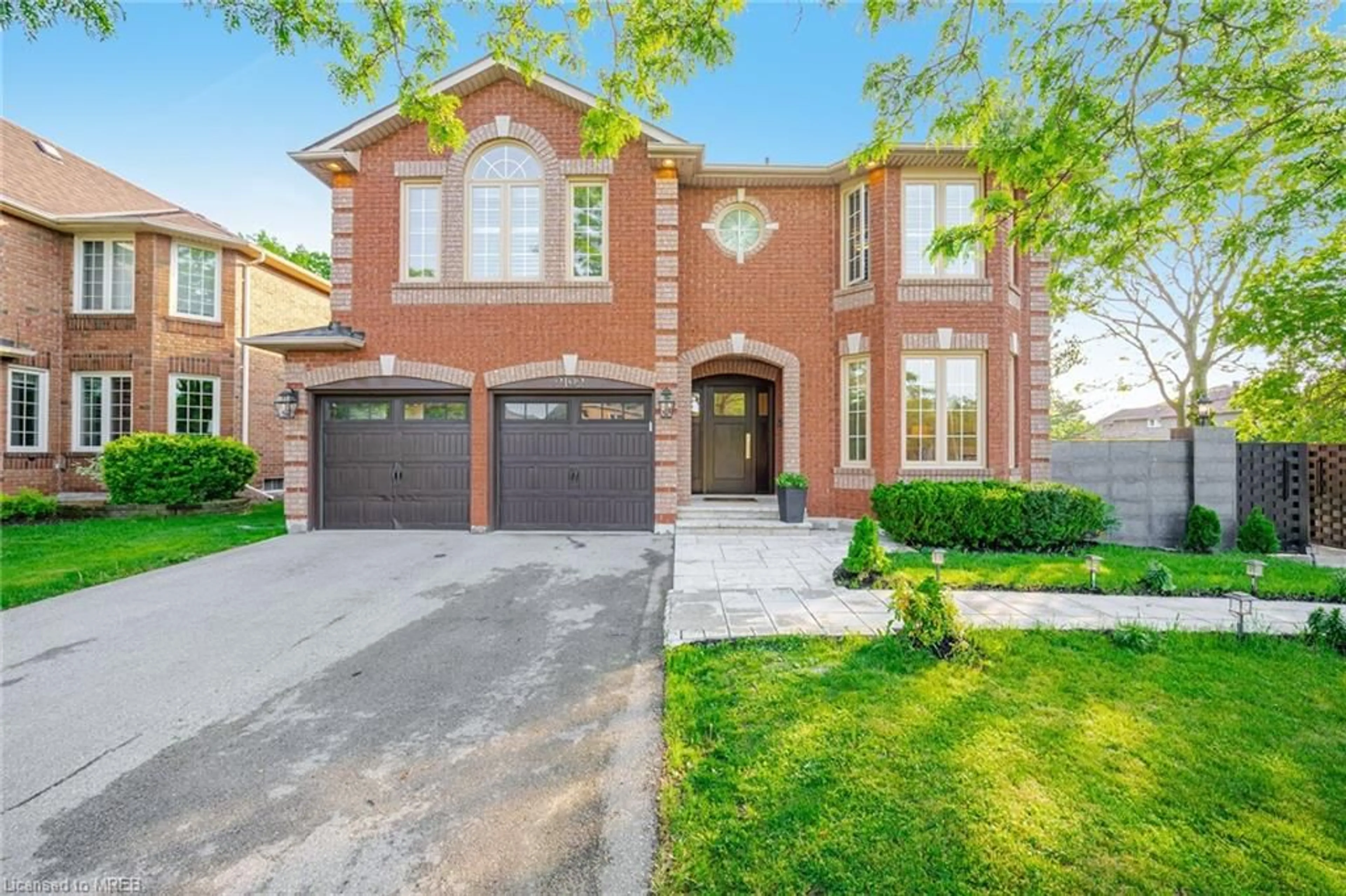 Home with brick exterior material for 2192 Oakmead Blvd, Oakville Ontario L6H 6B4