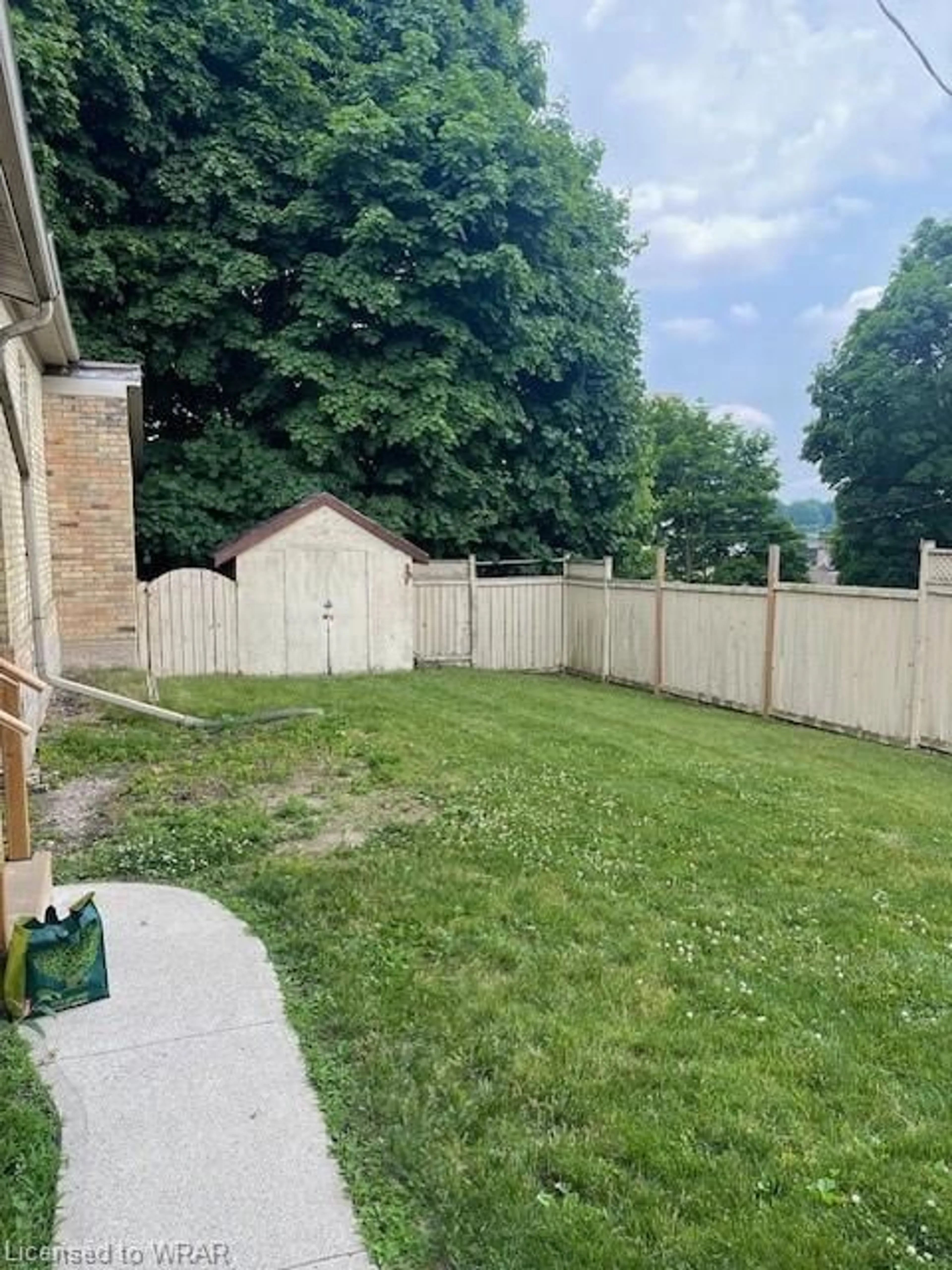 Fenced yard for 1 Cant Ave, Cambridge Ontario N1S 2R5