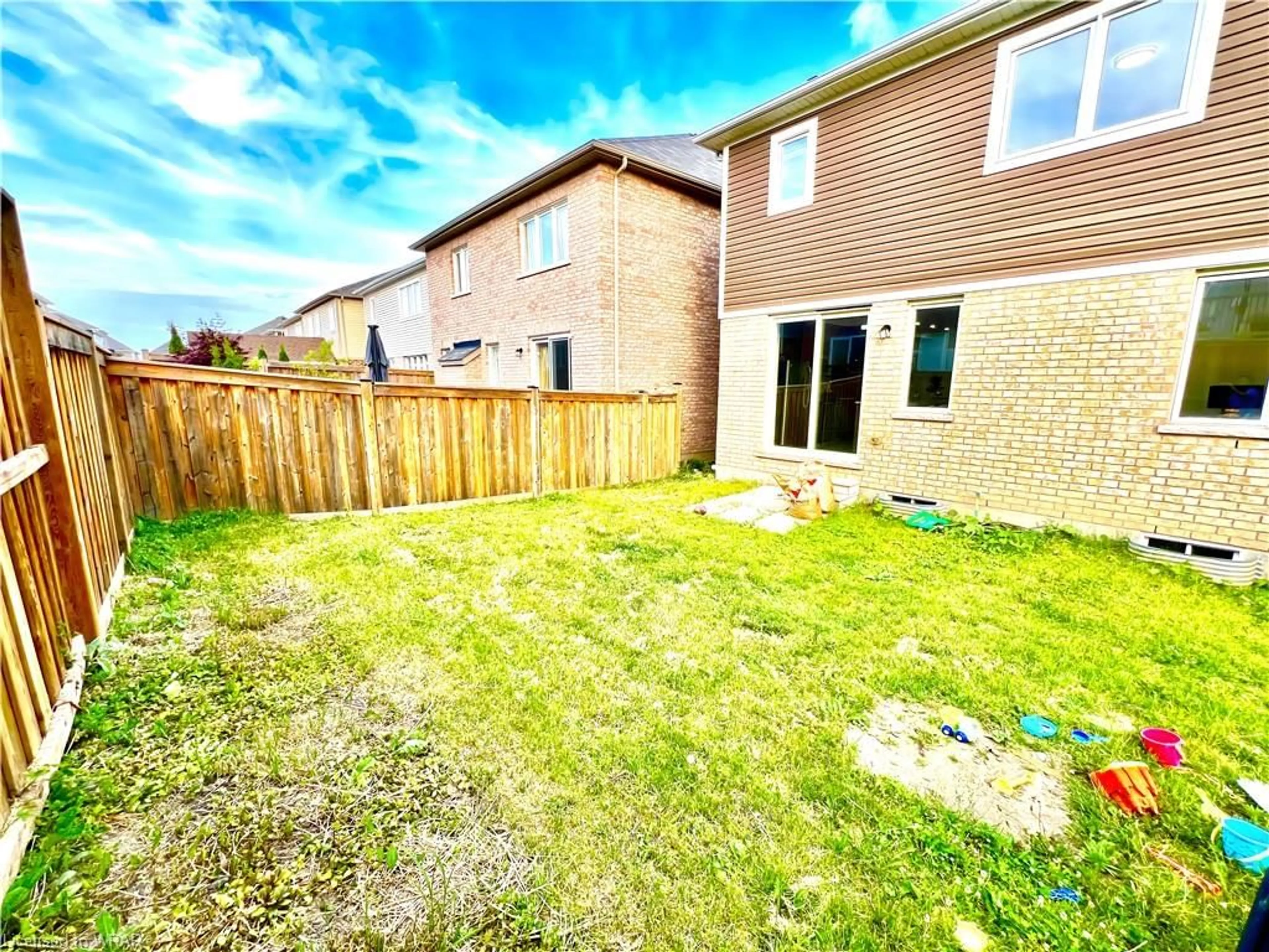 Fenced yard for 47 West Oak Trail, Kitchener Ontario N2R 0L1