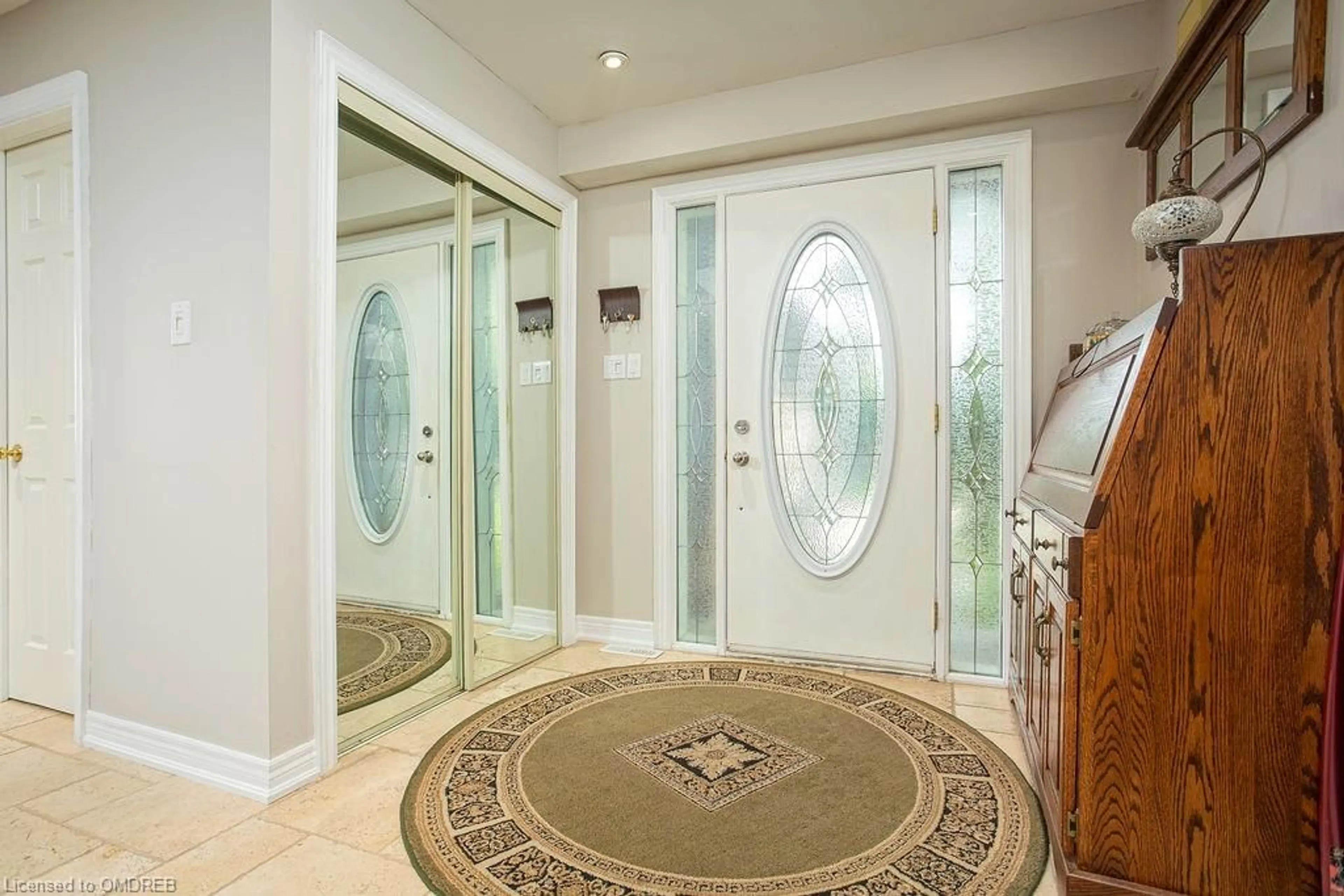 Indoor foyer for 1531 Stancombe Cres, Mississauga Ontario L5N 4P4