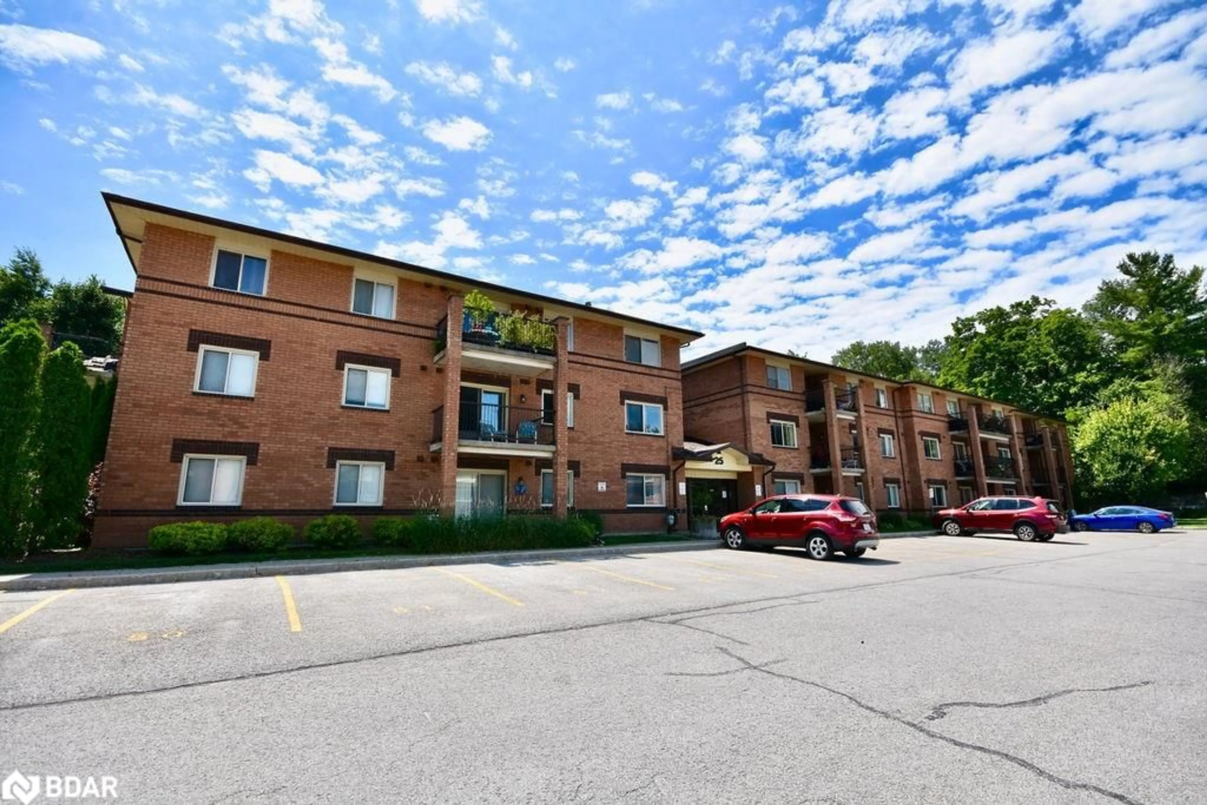 A pic from exterior of the house or condo for 25 Meadow Lane #103, Barrie Ontario L4N 7K2