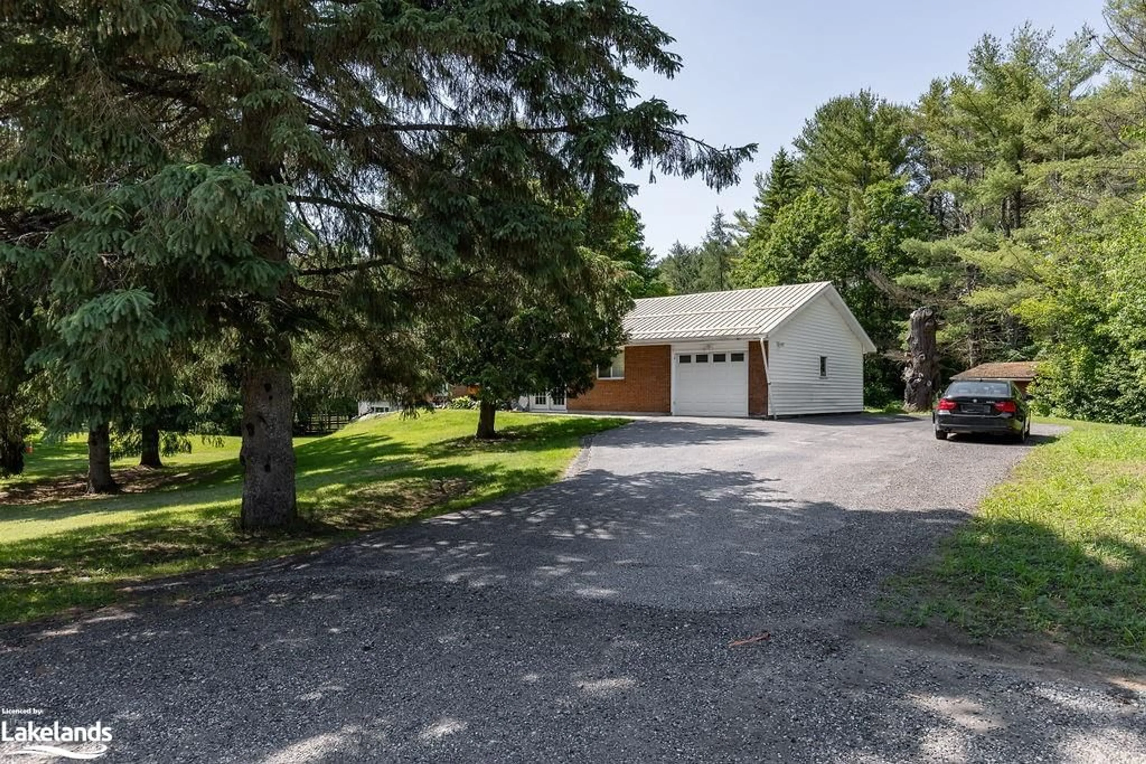 Cottage for 1179 Muskoka Road 117 Hwy, Bracebridge Ontario P1L 1W9