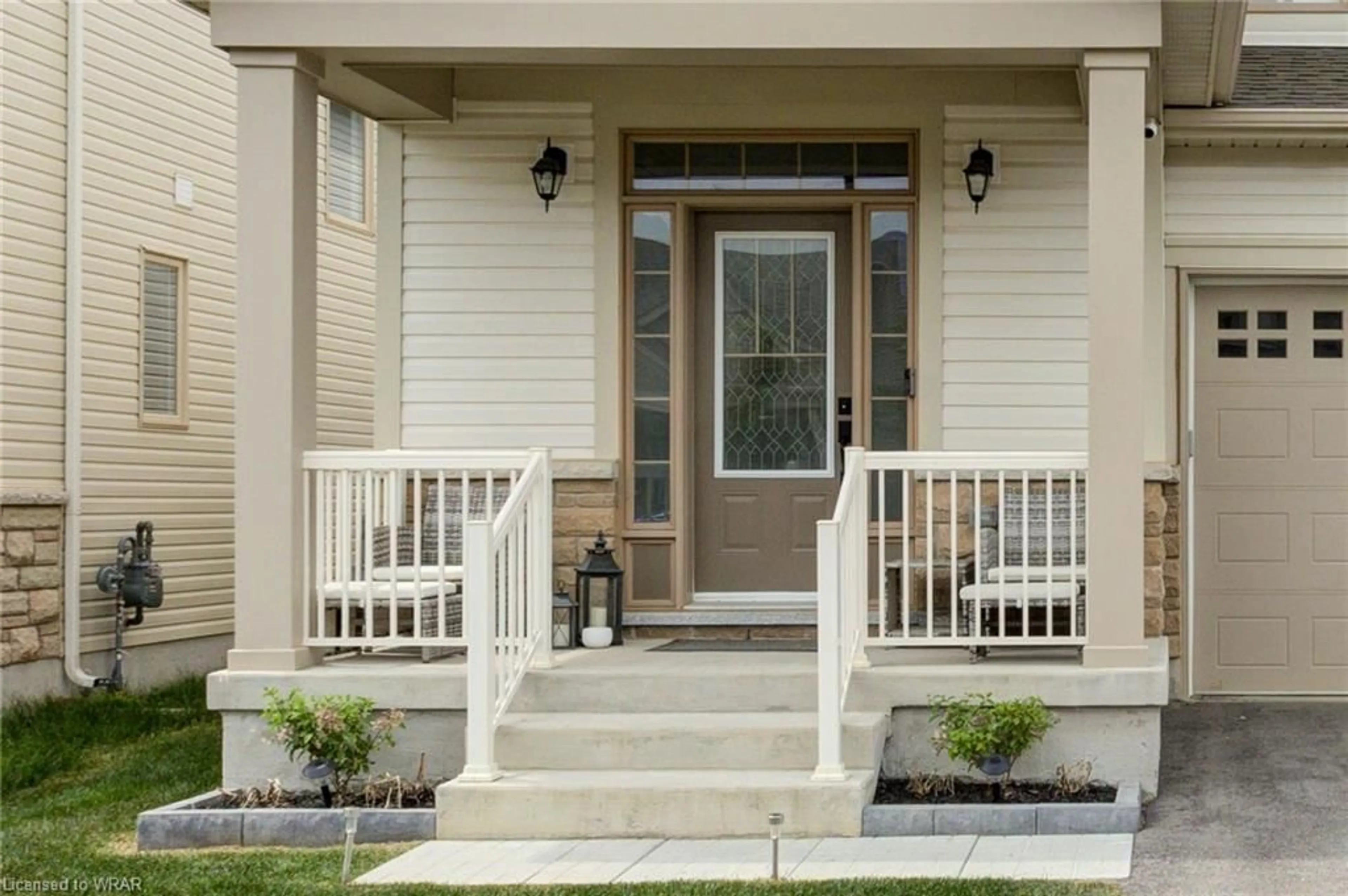 Indoor entryway for 145 Harpin Way, Fergus Ontario N1M 0G9