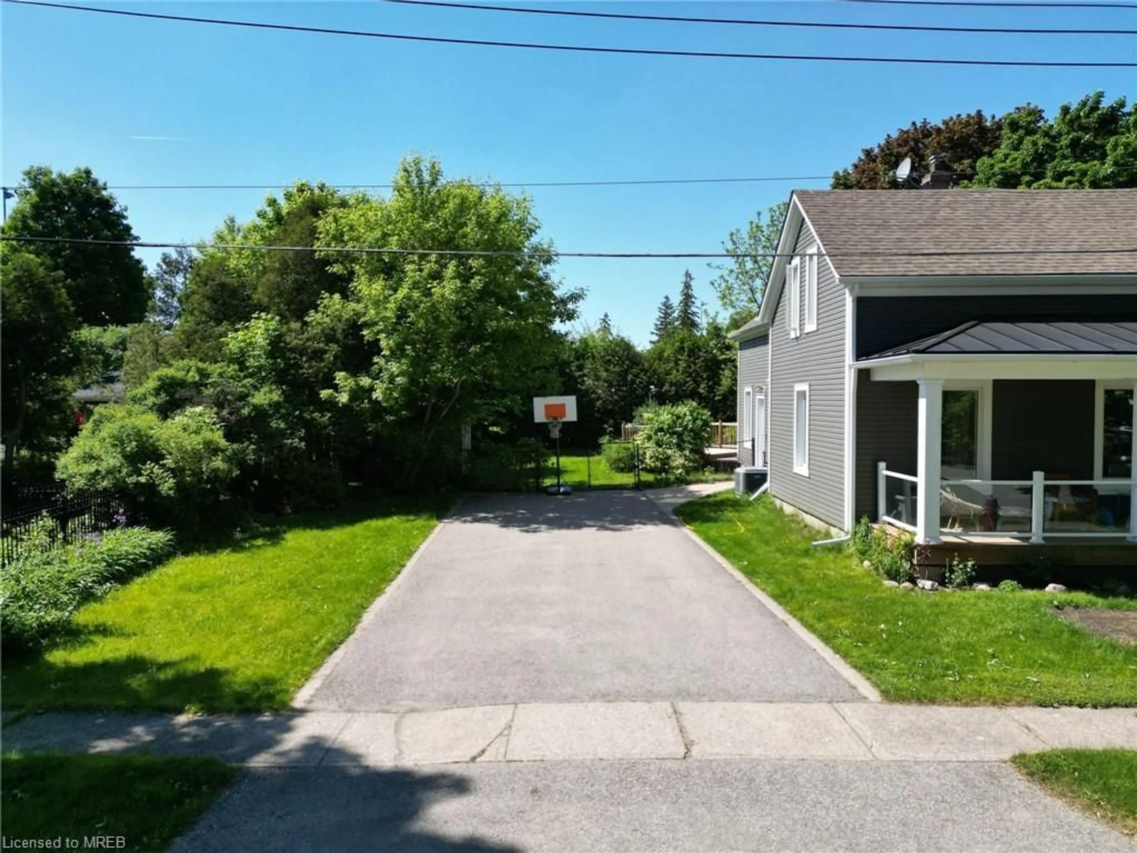 Frontside or backside of a home for 87 Lake Ave, Halton Hills Ontario L7J 1G1