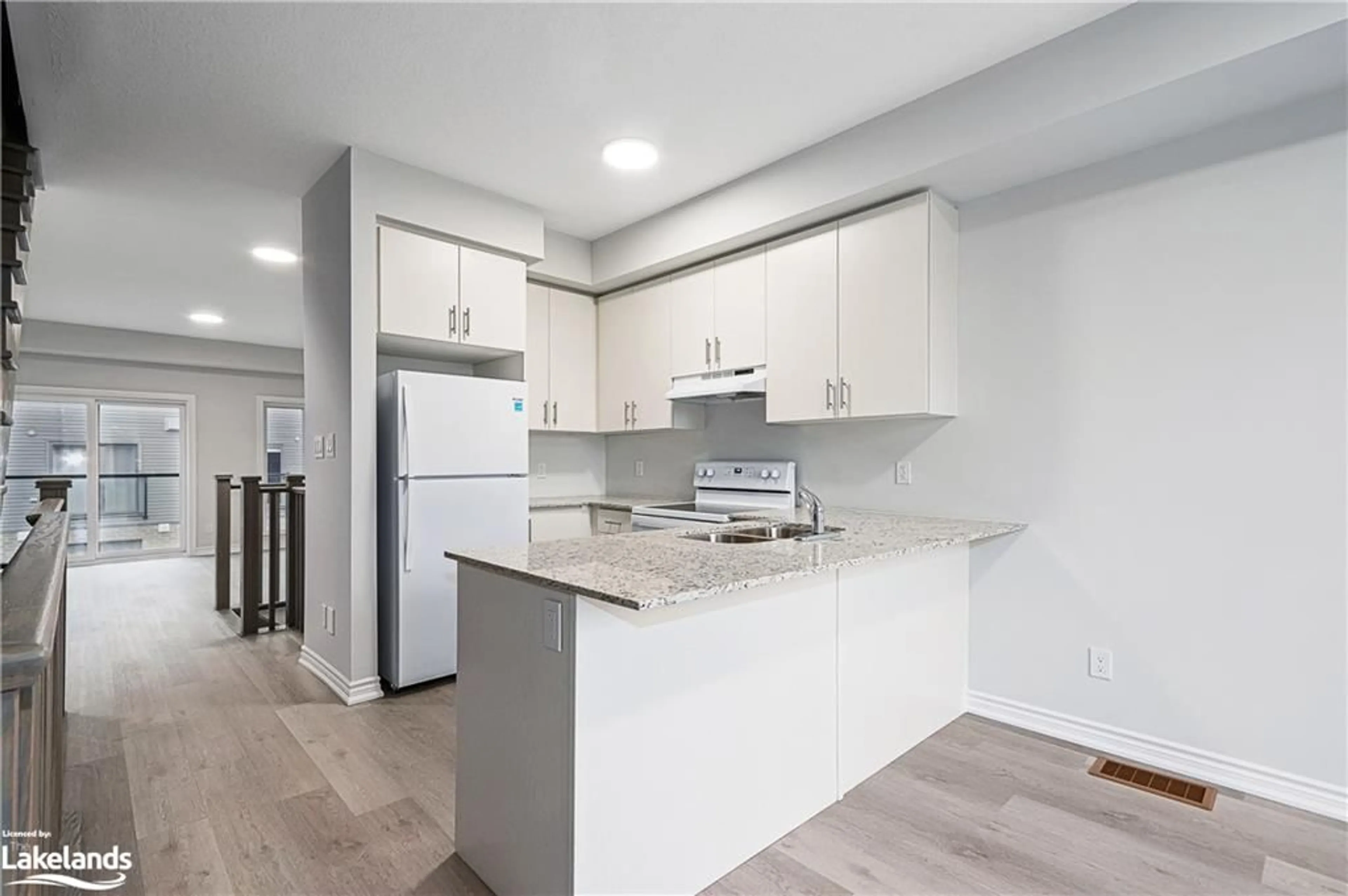 Standard kitchen for 35 Dawson Dr #2, Collingwood Ontario L9Y 5K4