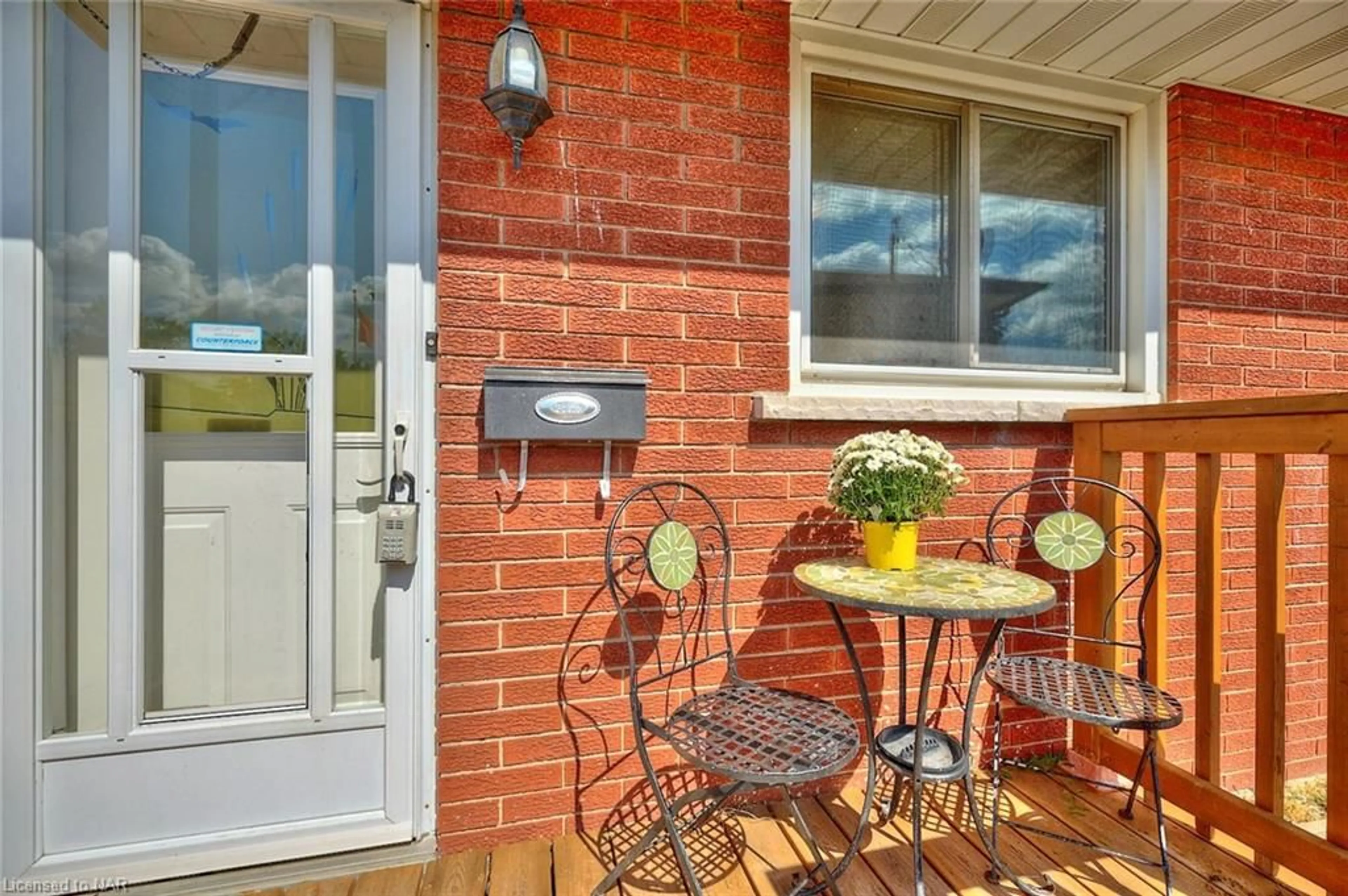 Patio for 7405 Susan Cres, Niagara Falls Ontario L2G 3H5