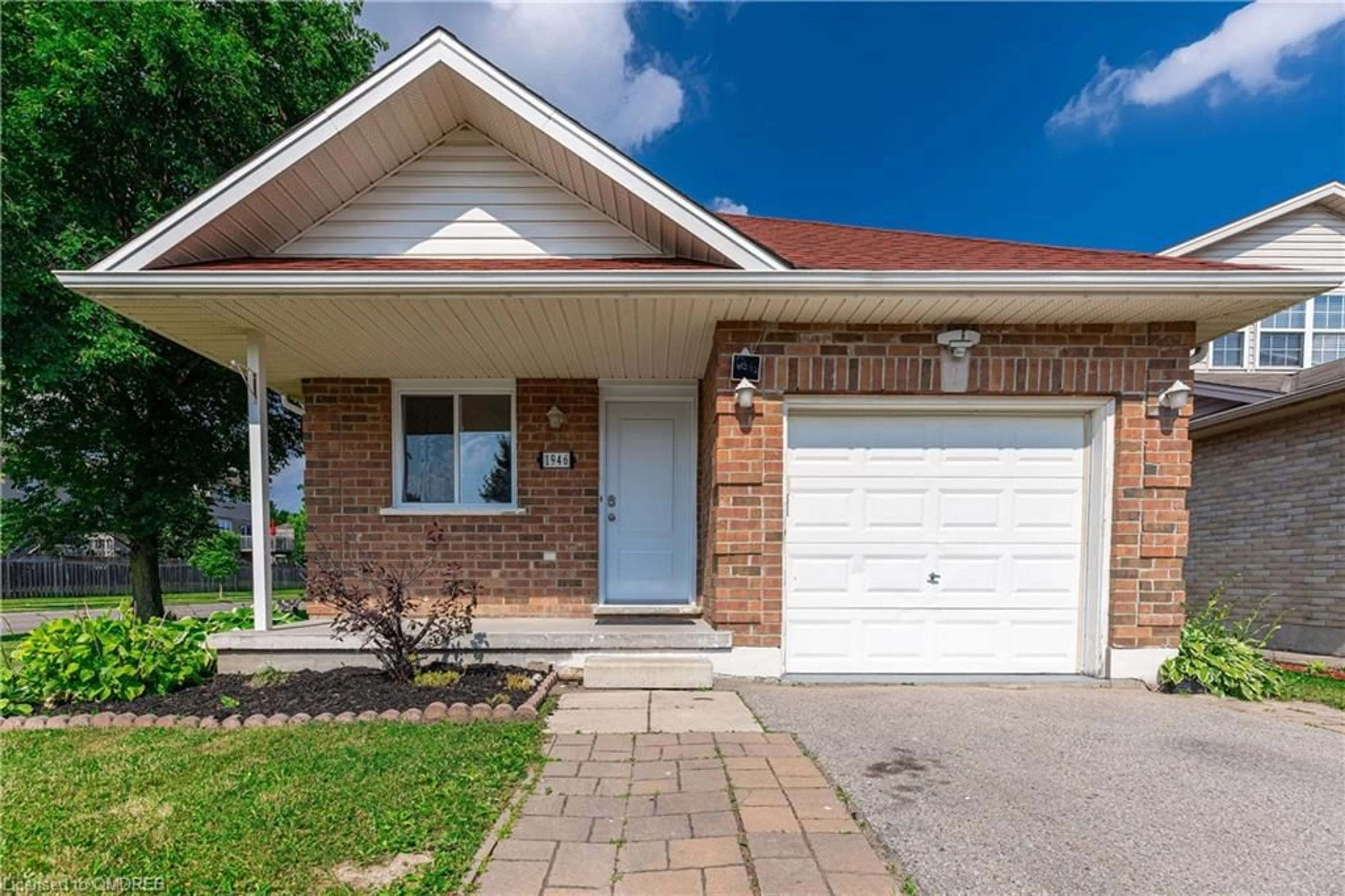 Home with brick exterior material for 1946 Bloom Cres, London Ontario N5X 4N1