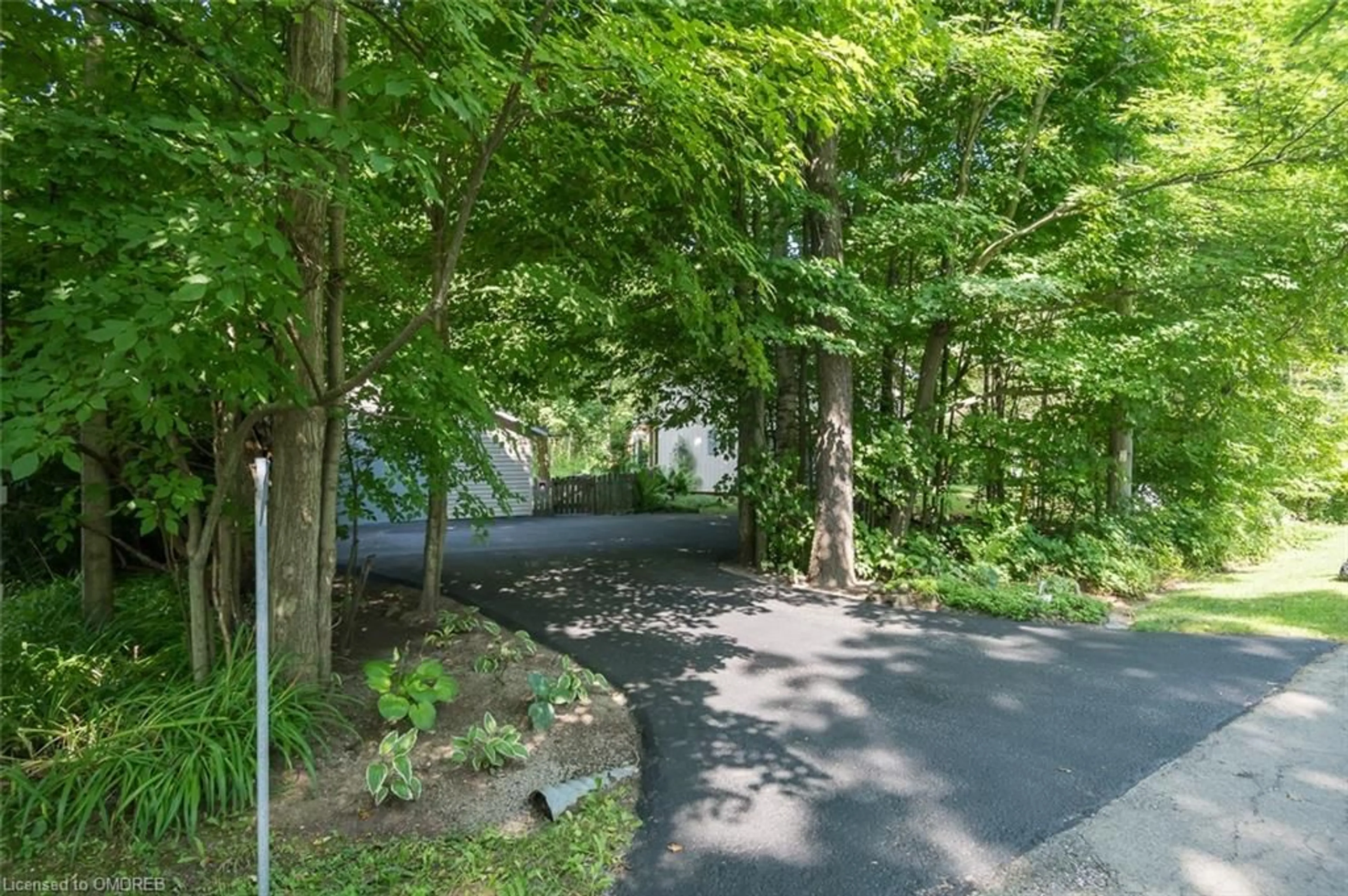 Street view for 1371 Middletown Rd, Millgrove Ontario L8B 1A4