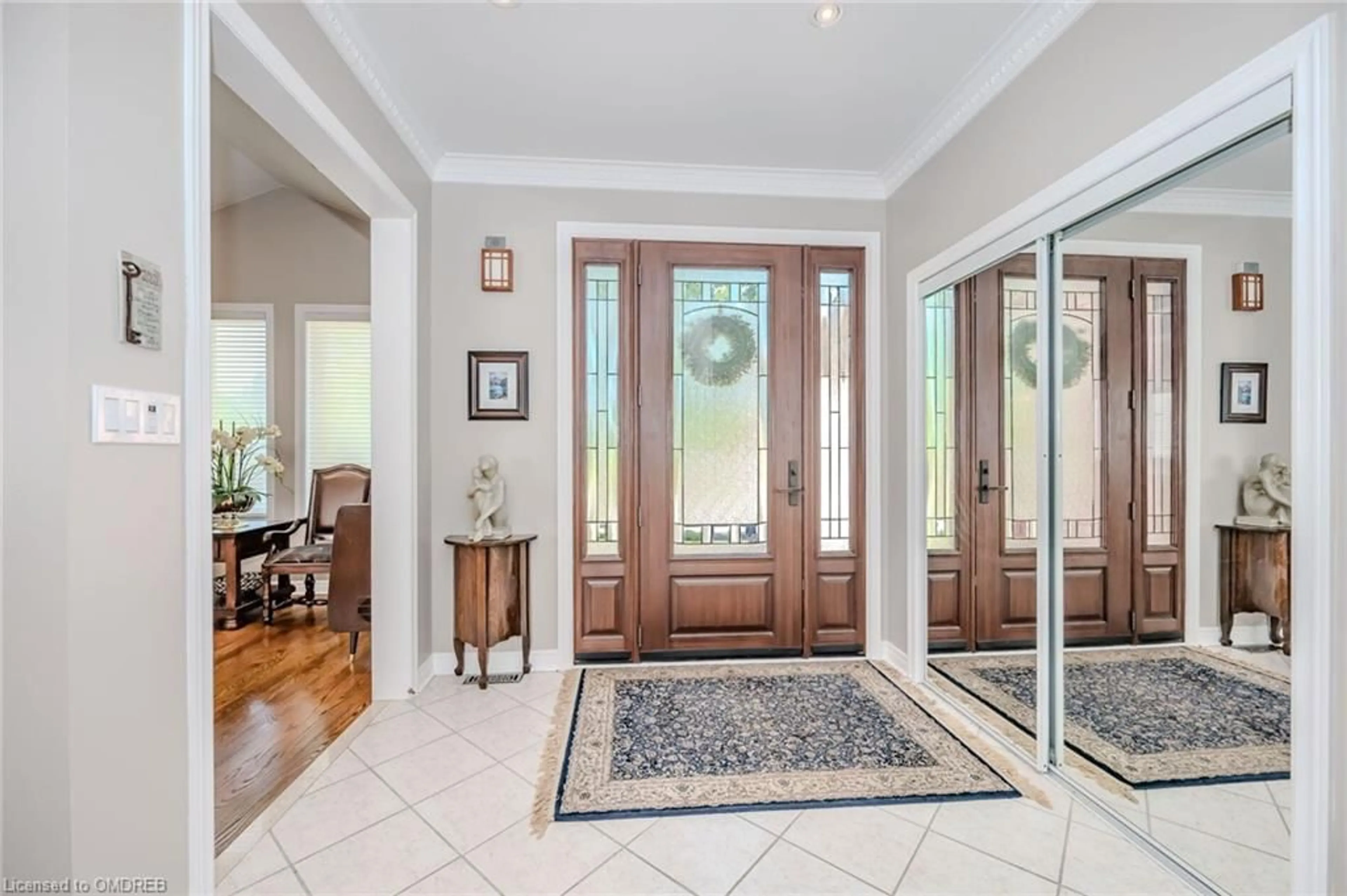 Indoor entryway for 1492 Pinery Cres, Oakville Ontario L6H 7J9