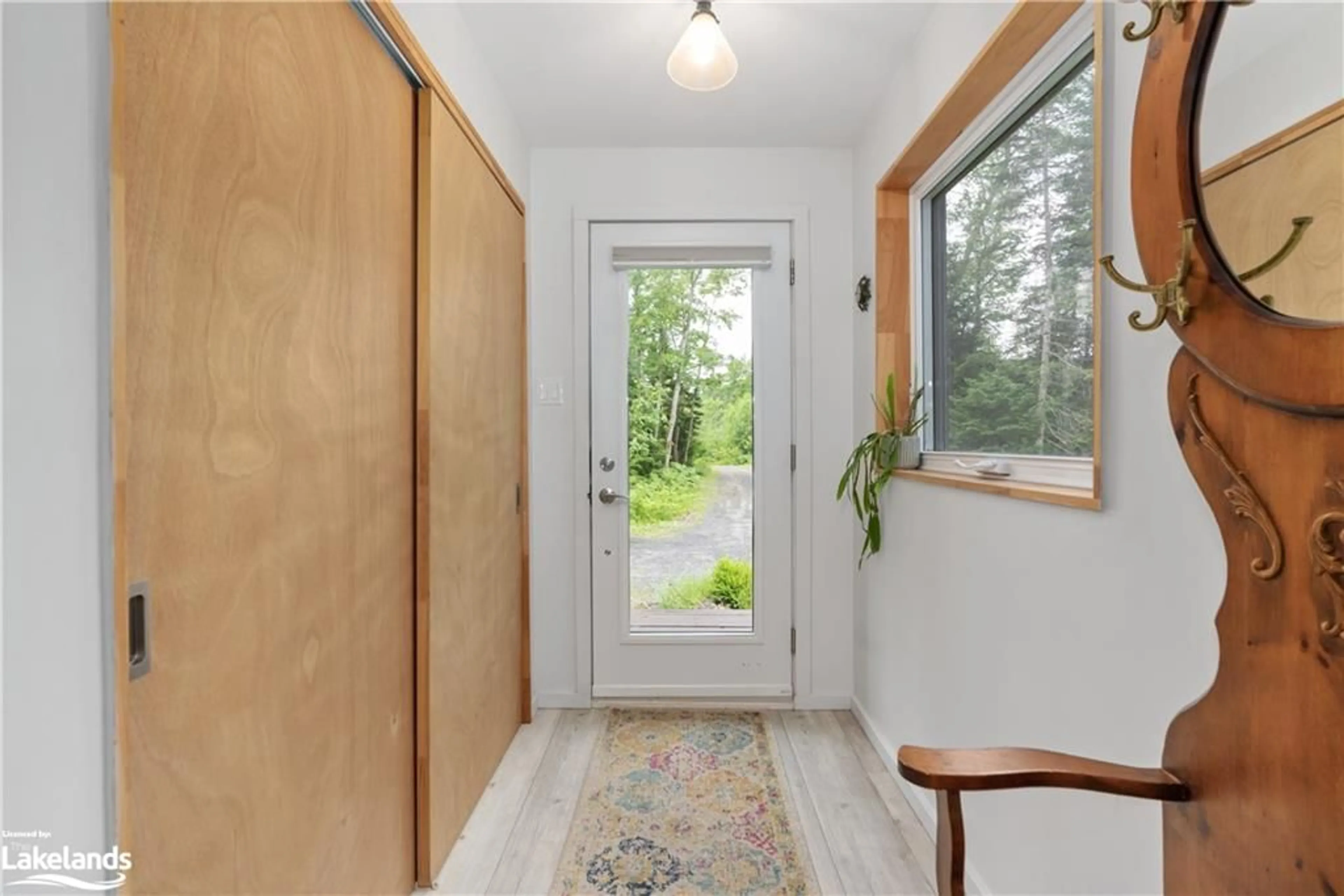 Indoor entryway for 470 Markles Rd, Huntsville Ontario P1H 2J3