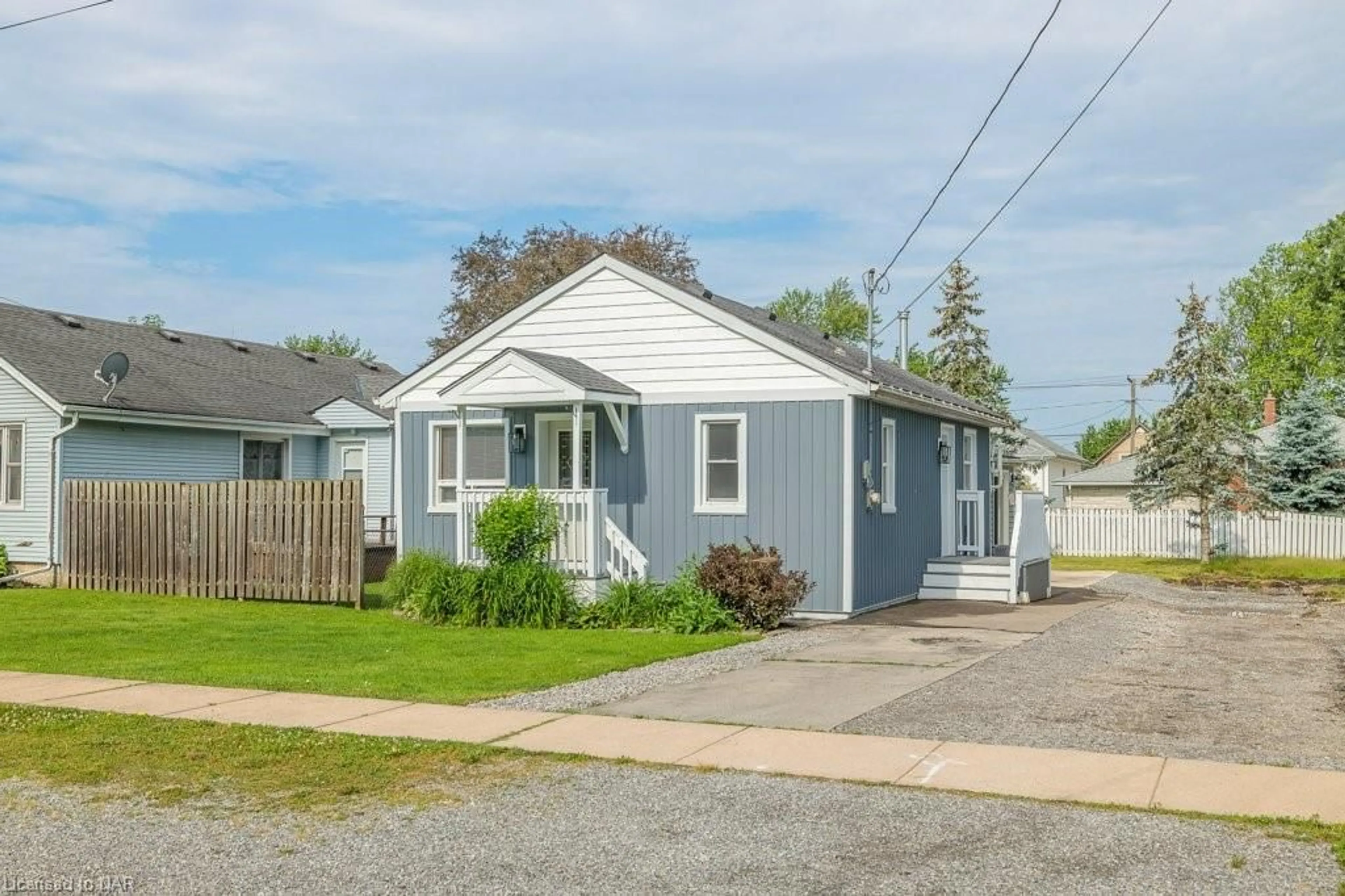 Frontside or backside of a home for 72 Wellington St, Port Colborne Ontario L3K 2J7