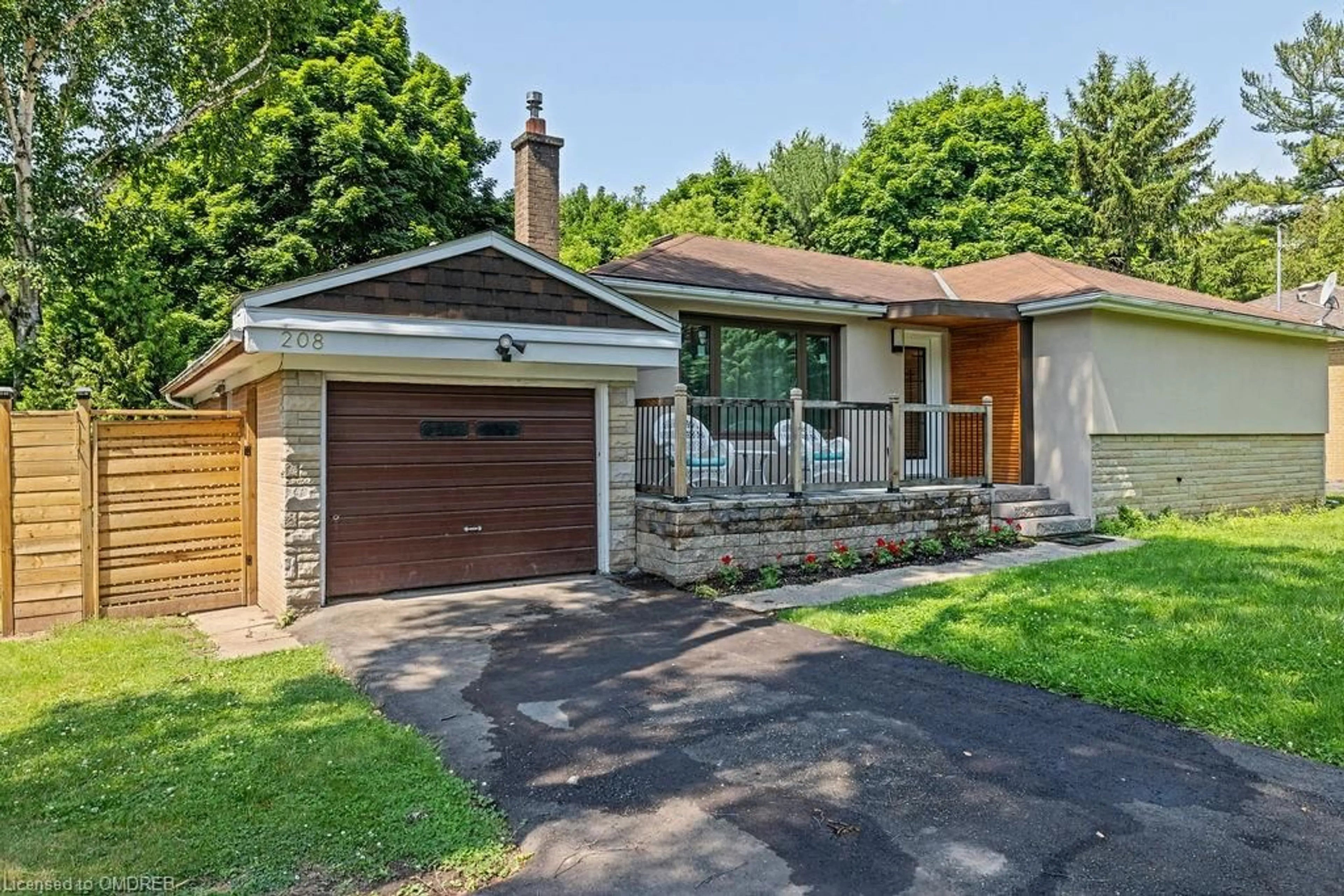 Home with brick exterior material for 208 Glen Oak Dr, Oakville Ontario L6K 2J2