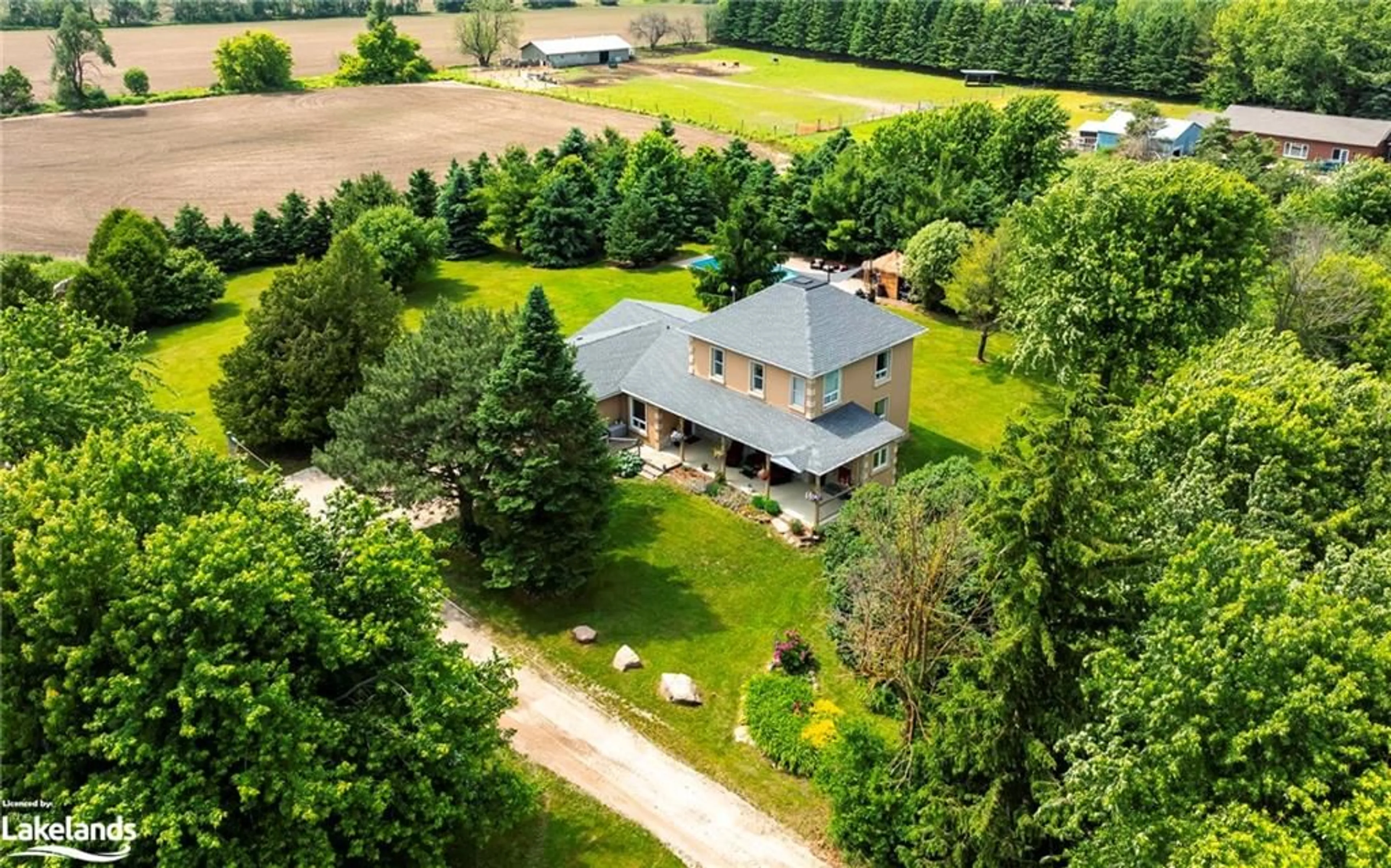 Outside view for 373496 6th Line, Amaranth Ontario L9W 0M5