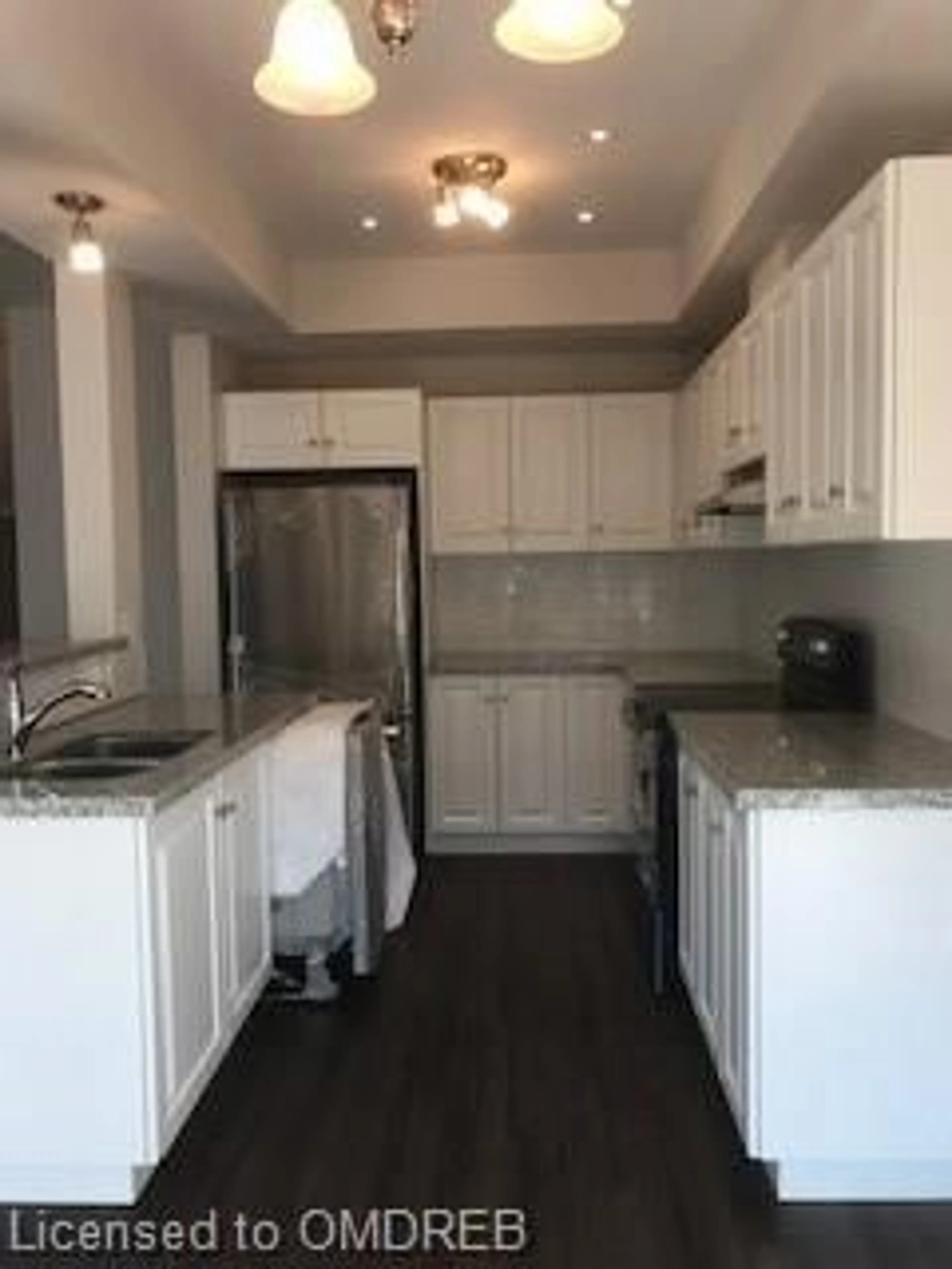 Standard kitchen for 101 Dunrobin Lane, Grimsby Ontario L3M 0H4