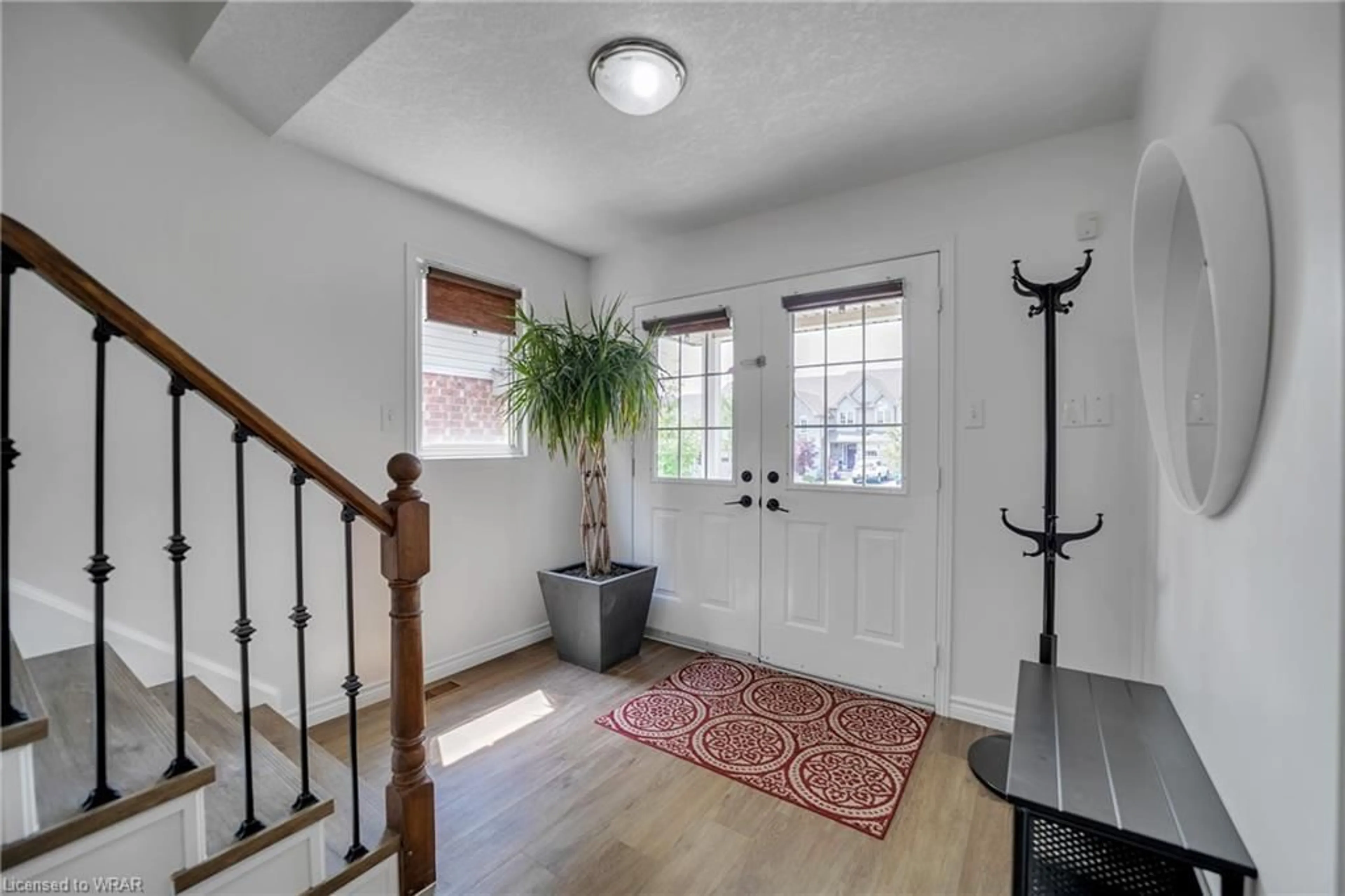 Indoor entryway for 129 Windflower Dr, Kitchener Ontario N2E 3S9