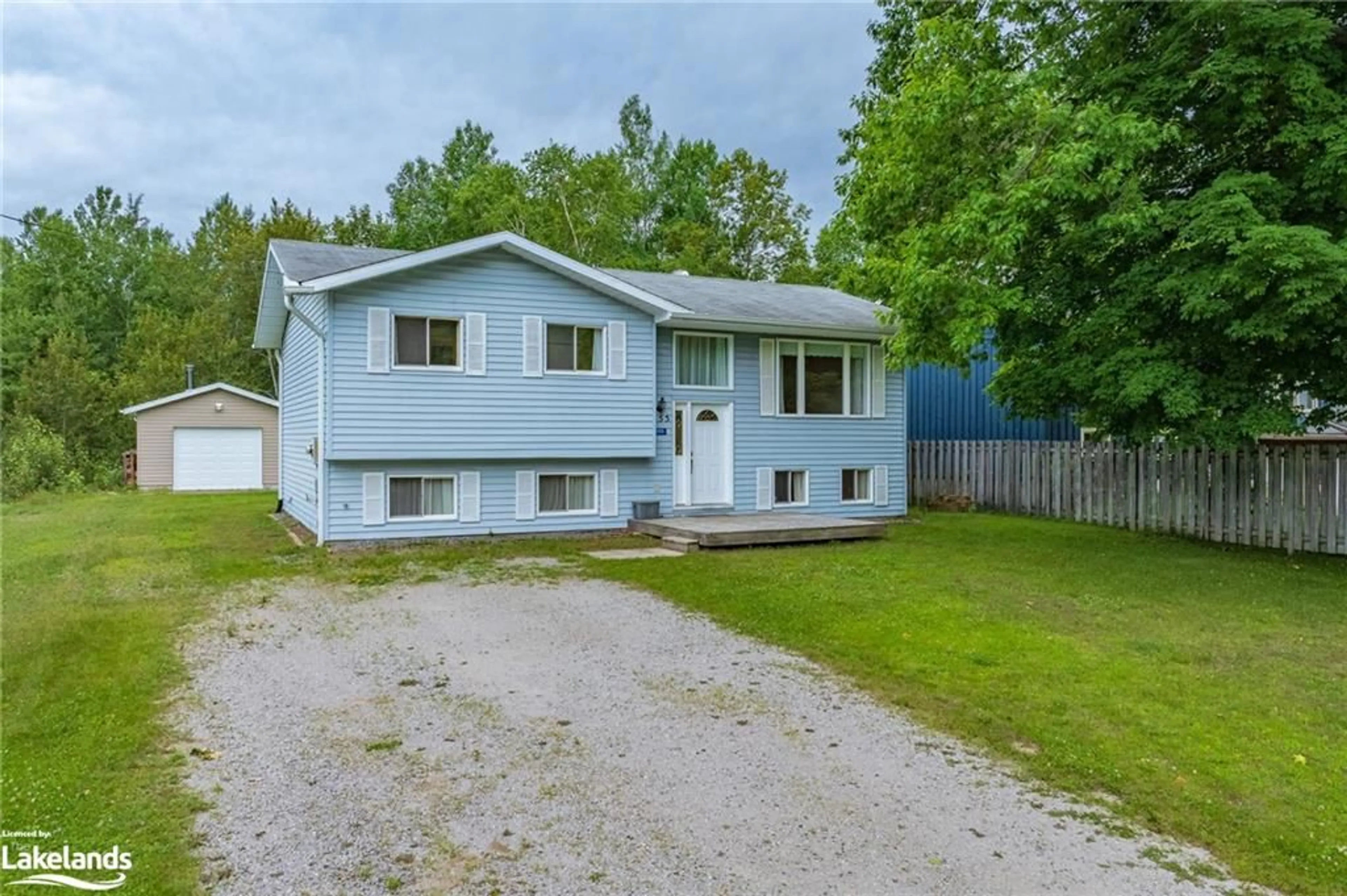 Frontside or backside of a home for 255 Revell St, Gravenhurst Ontario P1P 0E4